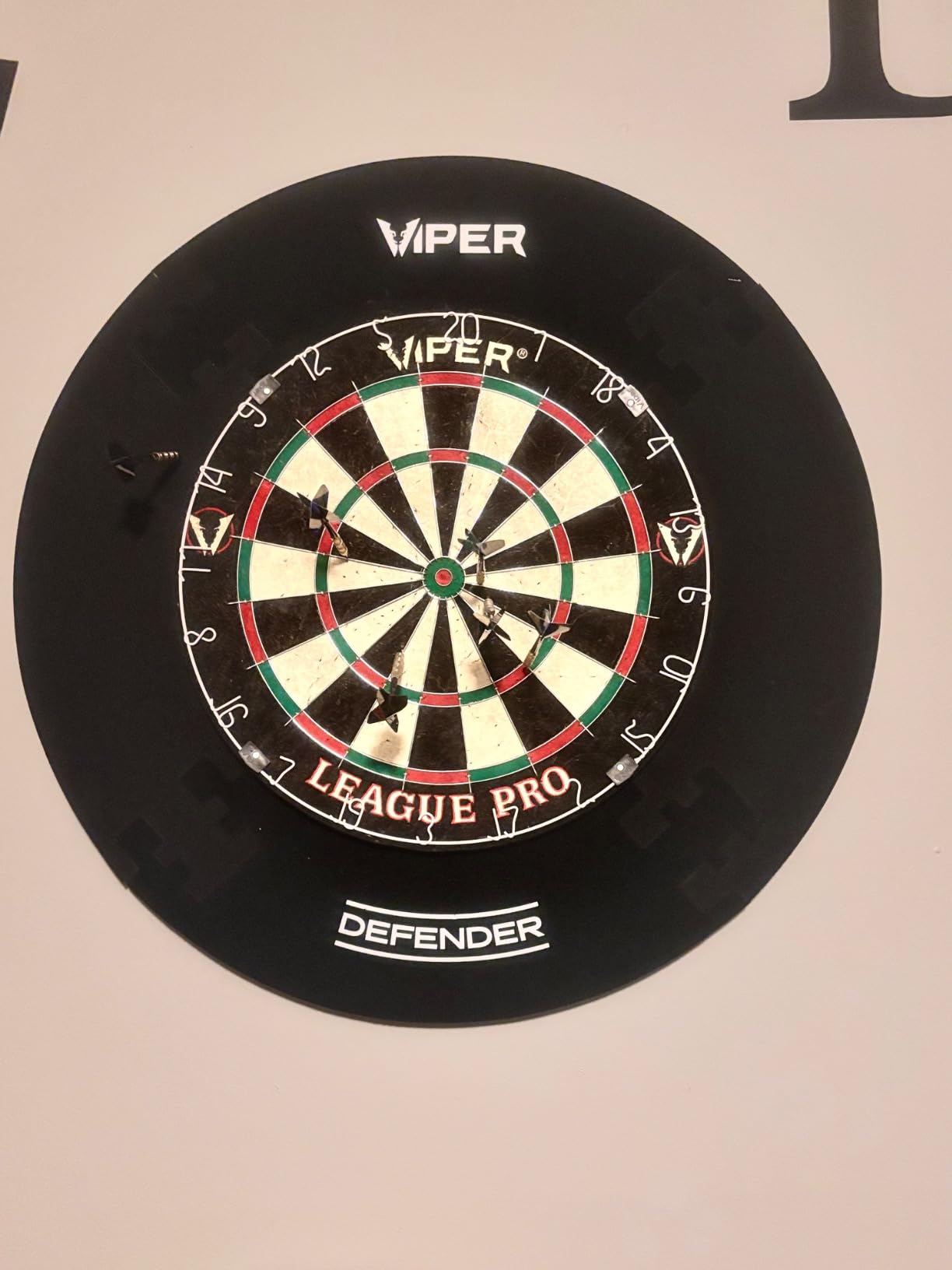 Viper League Pro Regulation Bristle Steel Tip Dartboard Starter Set with Staple-Free Bullseye, Radial Spider Wire, High-Grade Sisal with Rotating Number Ring, Chalk Cricket Scoreboard, Steel Tip Darts customer photo 2