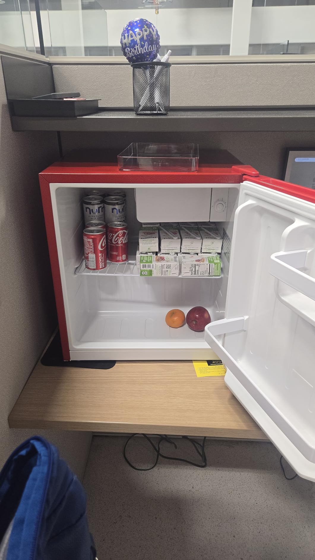 Frigidaire EFR176 1.6 cu. ft. Retro Bar Fridge with Side Bottle Opener (Blue) customer photo 1