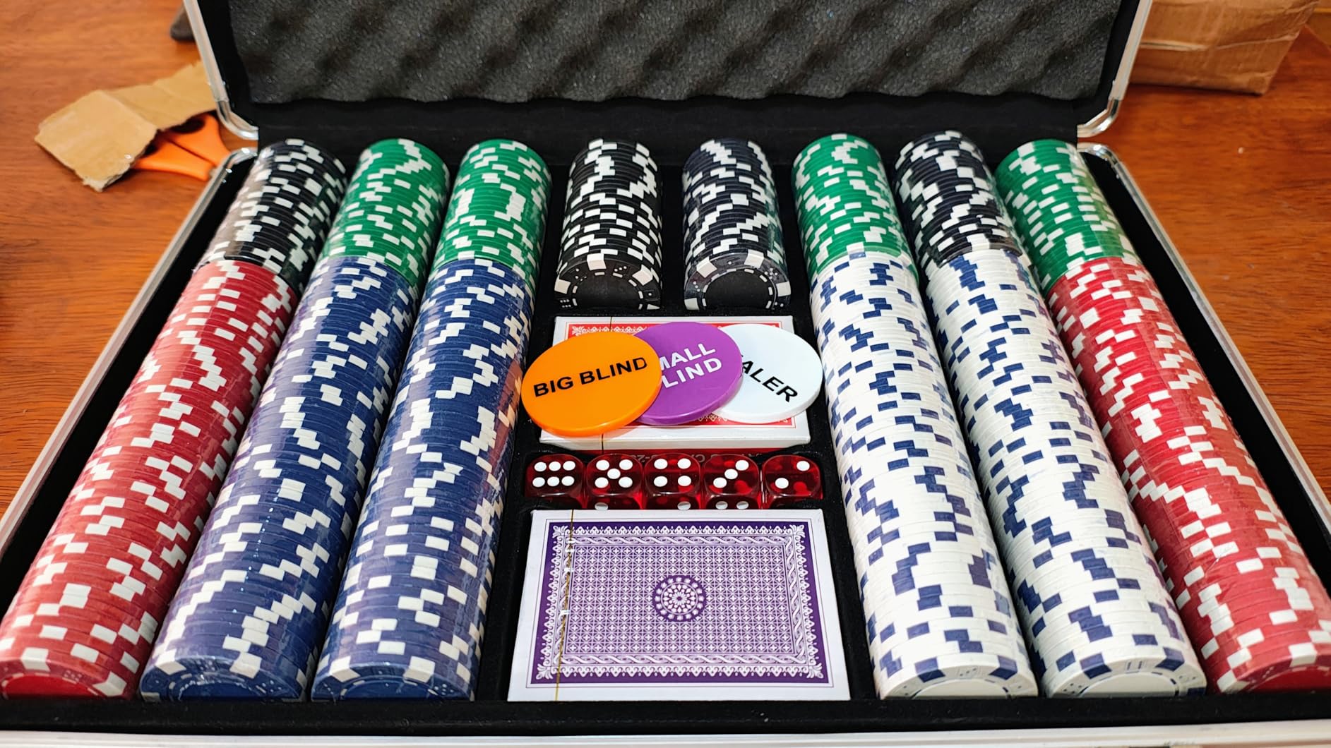 Homwom Poker Chip Set - 500PCS Poker Chips with Aluminum Case, 11.5 Gram Chips for Texas Holden Blackjack customer photo 2