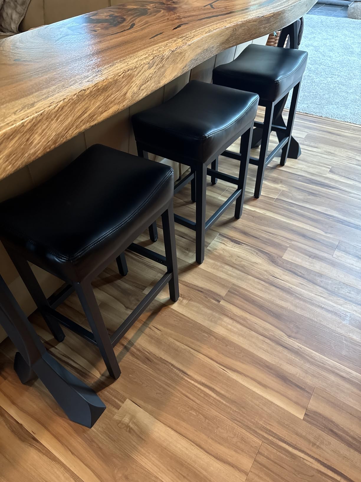 Raynesys Counter Height Bar Stools Set of 2, 24 Inch Barstools for Kitchen Island Counter, Bonded Leather Kitchen Stools with Thick Saddle Seats & Heavy Duty Metal Base, Easy Assembly, All Black customer photo 2