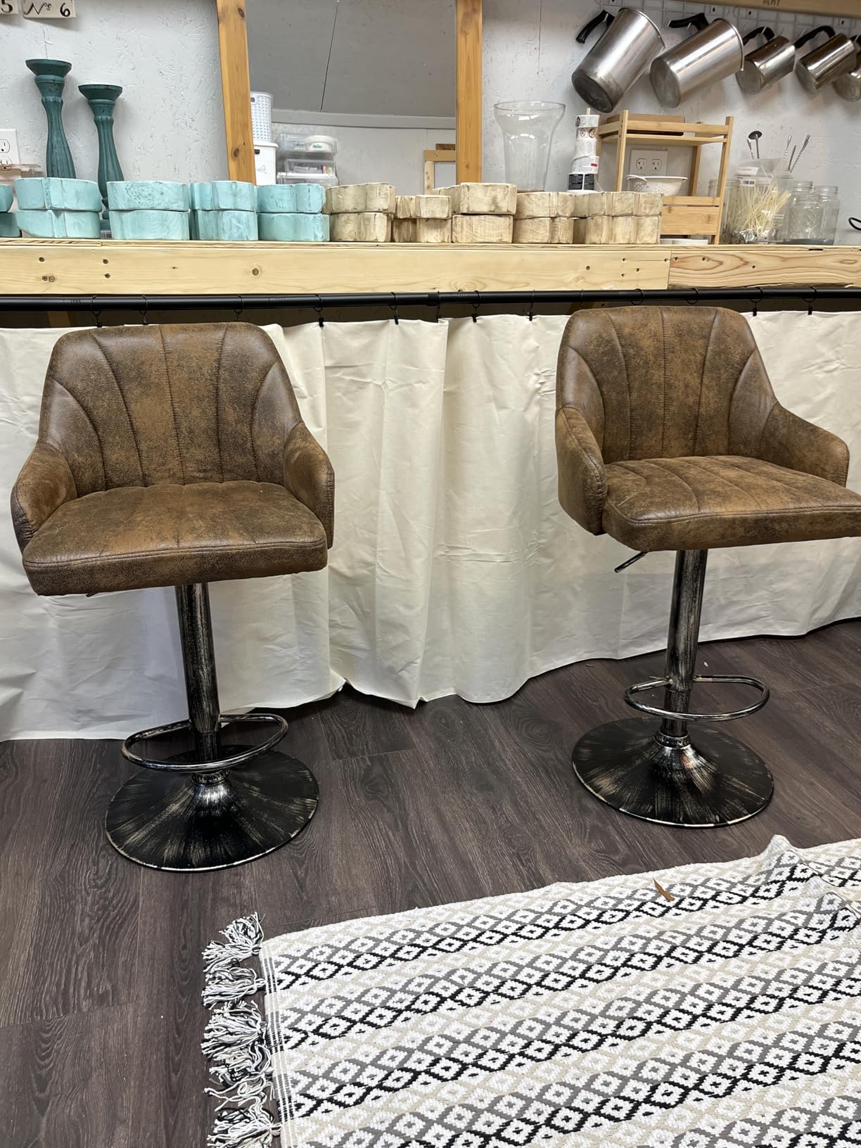 VECELO Bar Stools Set of 2, Adjustable Counter Height Barstools with Back and Arm, Swivel Bar Chair Stools for Kitchen Counter Island Cafe Dining Room, Industrial Style, Brown customer photo 1