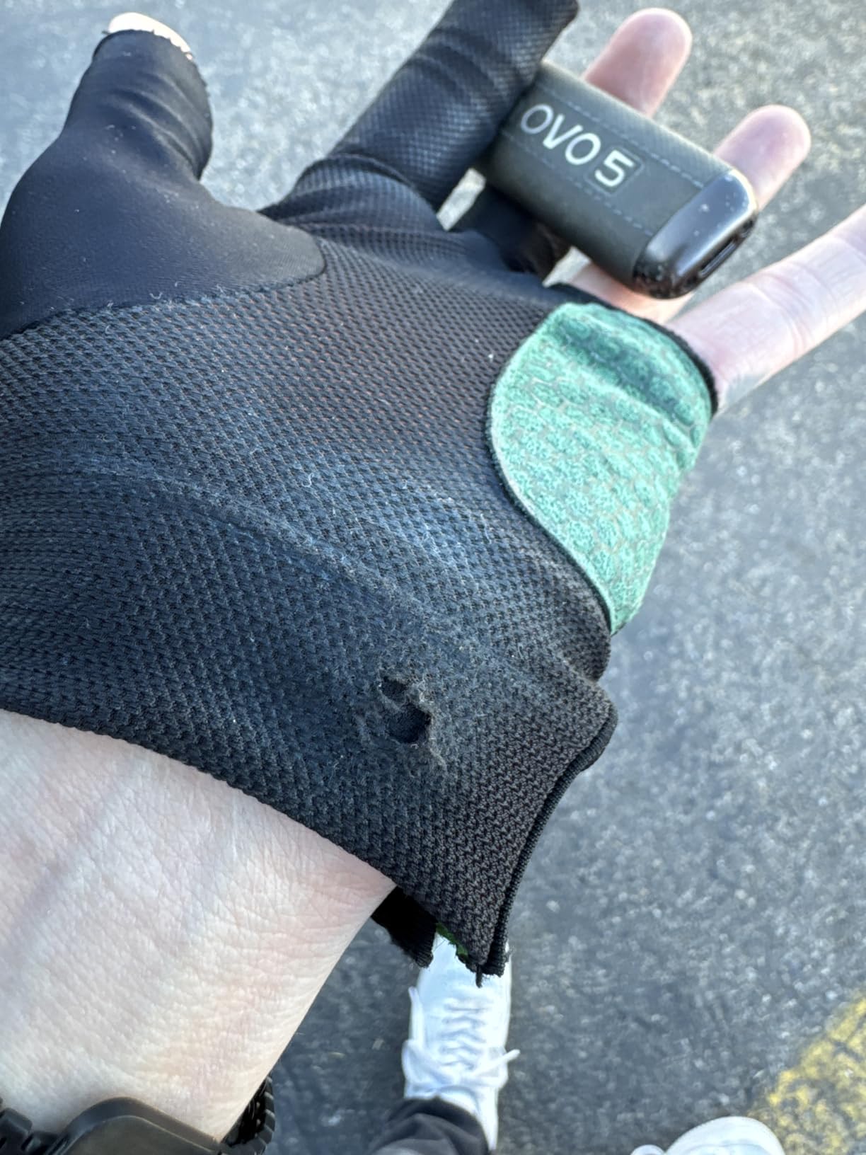 McDermott Billiard Pool Cue Glove - for Left Hand (Right-Handed Player) customer photo 1