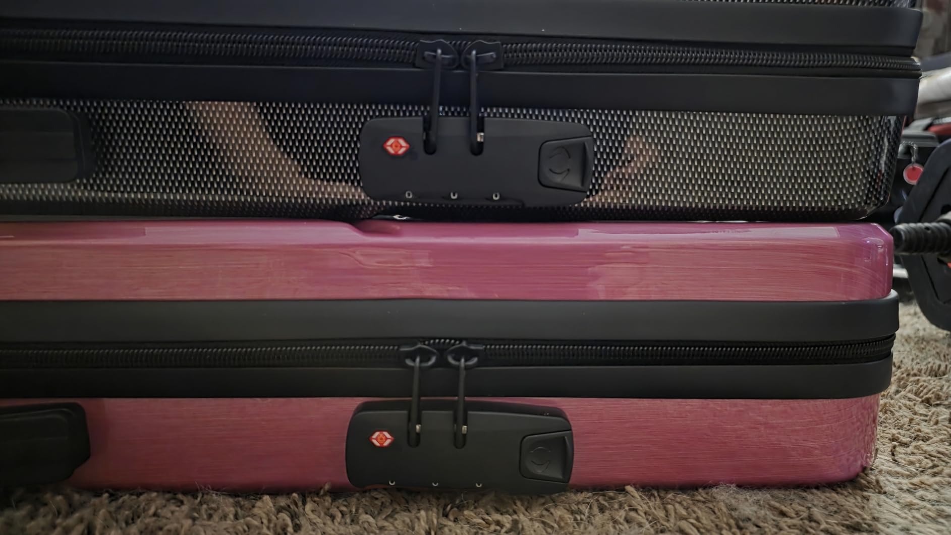 Hard PC 3X3 Pool Cue Case - Durable Shockproof Design, Holds 3 Cues, Portable with Adjustable Shoulder Strap, Ideal for Pool Enthusiasts and Professional Players customer photo 2