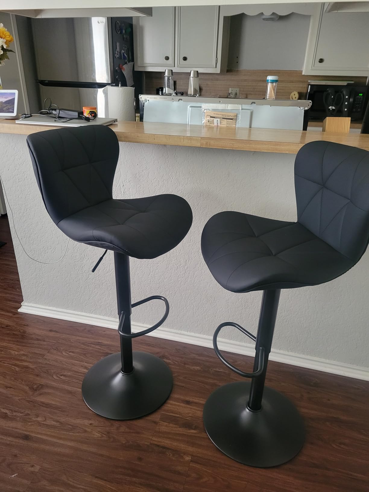 Sweetcrispy Modern Bar Stools Set of 4, Adjustable Faux Leather Upholstered Swivel Bar Stools, Counter Height Bar Chairs with Back for Kitchen Island, Black customer photo 1