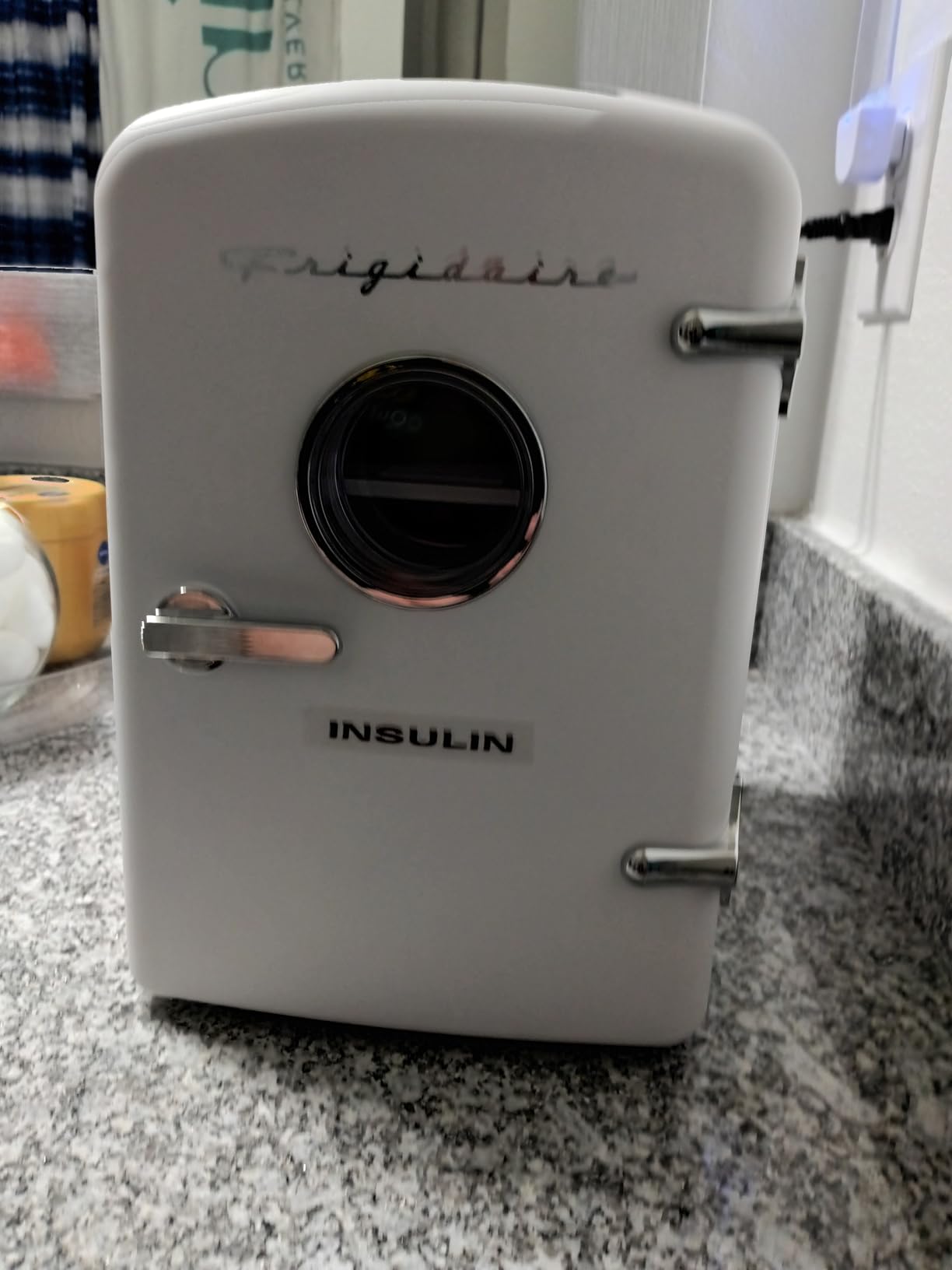 Frigidaire EFMIS171 Retro Mini Portable Personal Fridge - Ideal for Home, Office or Dorm - Includes Carrying Handle, AC/DC Wall/Car Charger (Pink) customer photo 2