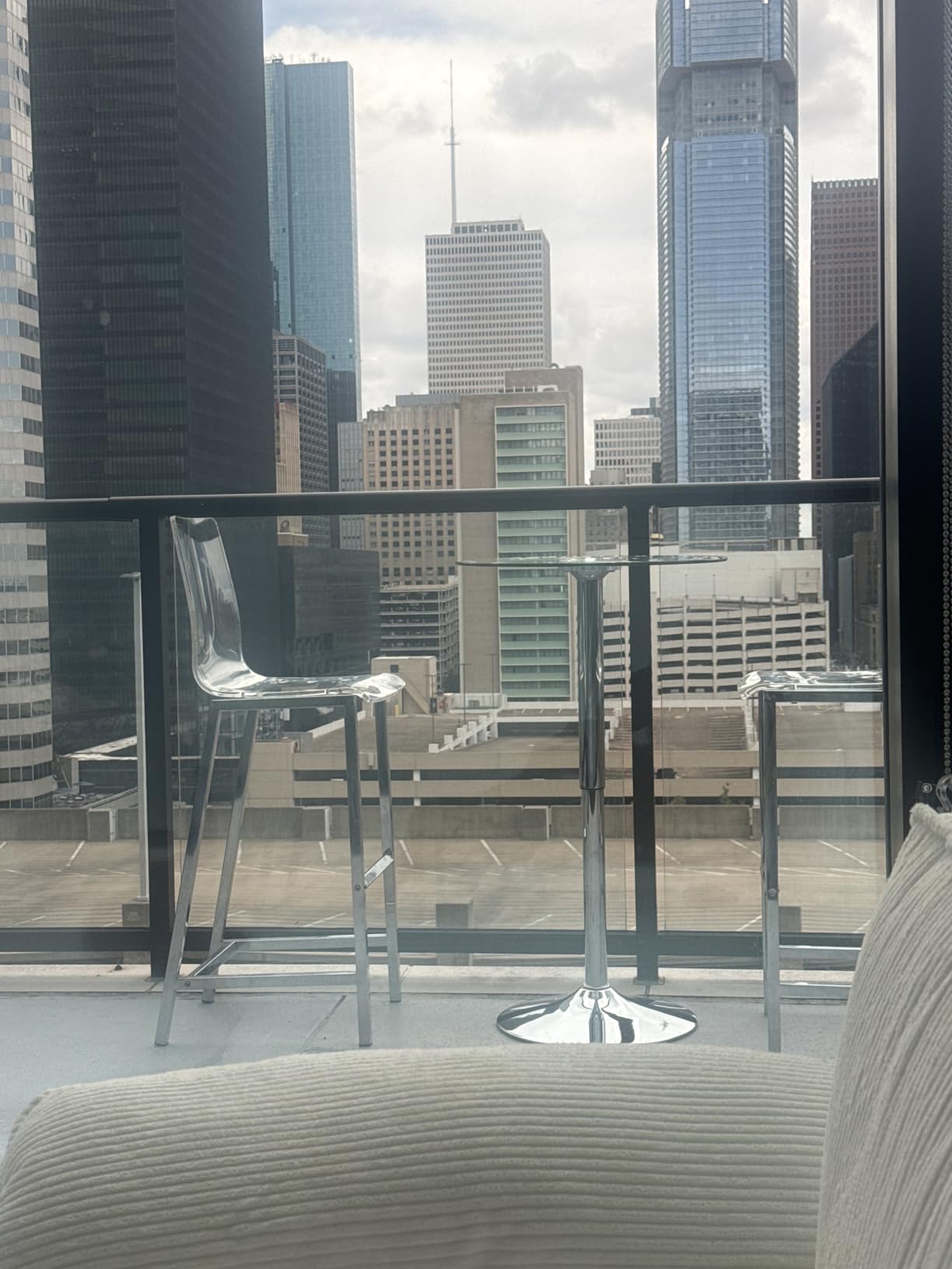 Flash Furniture Chad 23.5'' Round Glass Cocktail Table with Adjustable Height Frame, Bar Height Table for Commercial or Residential Use, Clear/Chrome customer photo 1