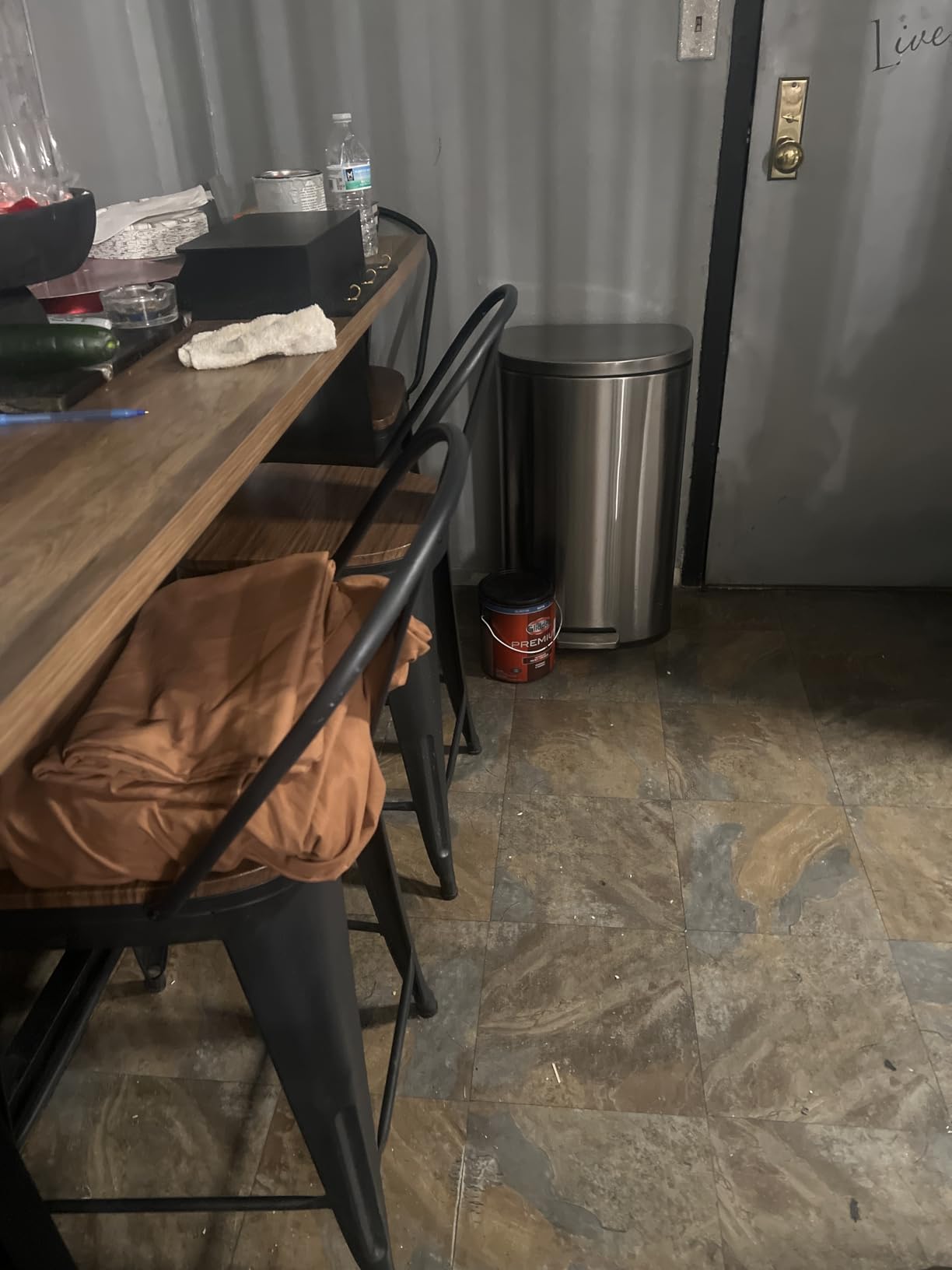 Yongqiang 26 inch Bar Stools Set of 4, Black Counter Height Barstools with High Back Modern Farmhouse Kitchen Metal Bar Chairs with Large Wooden Seat customer photo 1