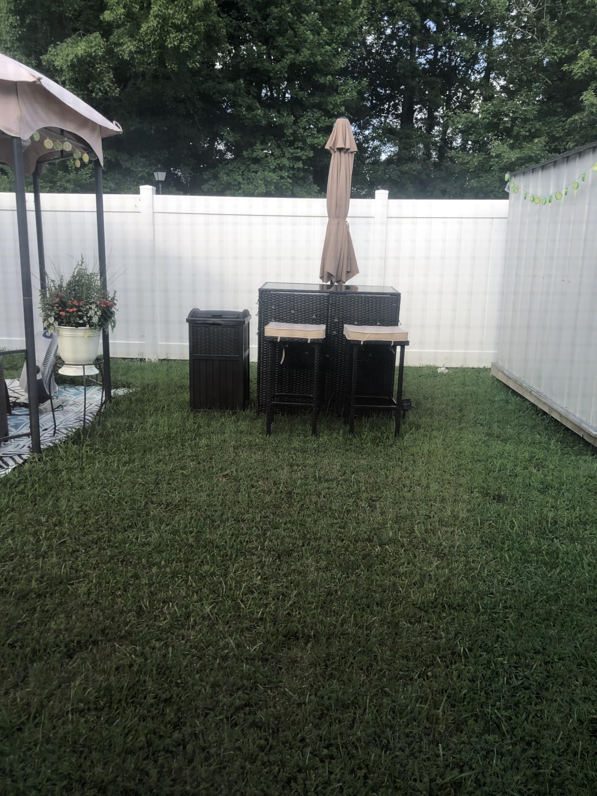 Crownland 3-Piece Wicker Patio Outdoor Bar Set, 2 Stools and 1 Glass Top Table, Bistro Set, Brown Furniture for Deck, Lawn, Backyard customer photo 1
