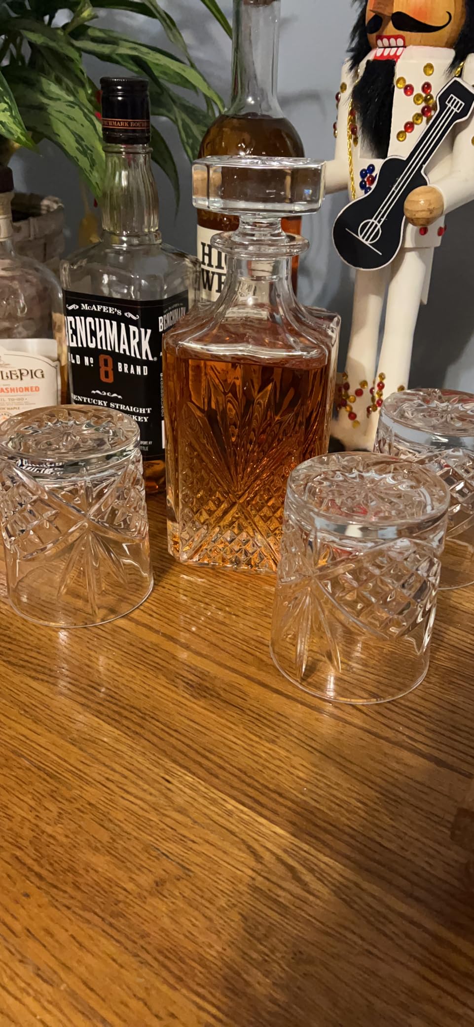 BETESINE Whiskey Decanter Set with 6 Glasses, 750ml Lead-Free Crystal Liquor Decanter Gift Set customer photo 1
