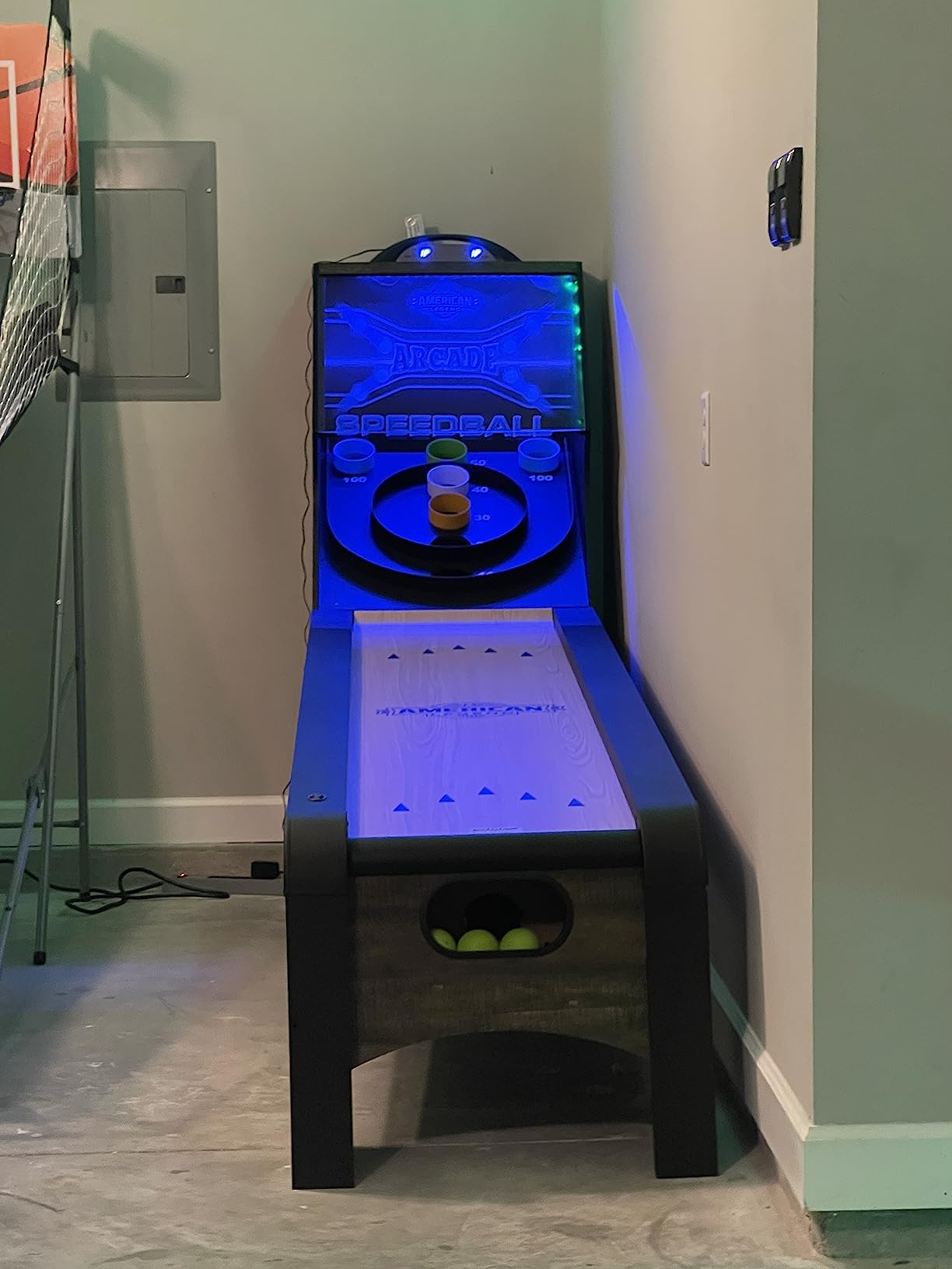 American Legend 9' Arcade Speedball Game - Engineered Wood Construction - Realistic Game Play - Automatic Ball Return - 4 Balls Included customer photo 1