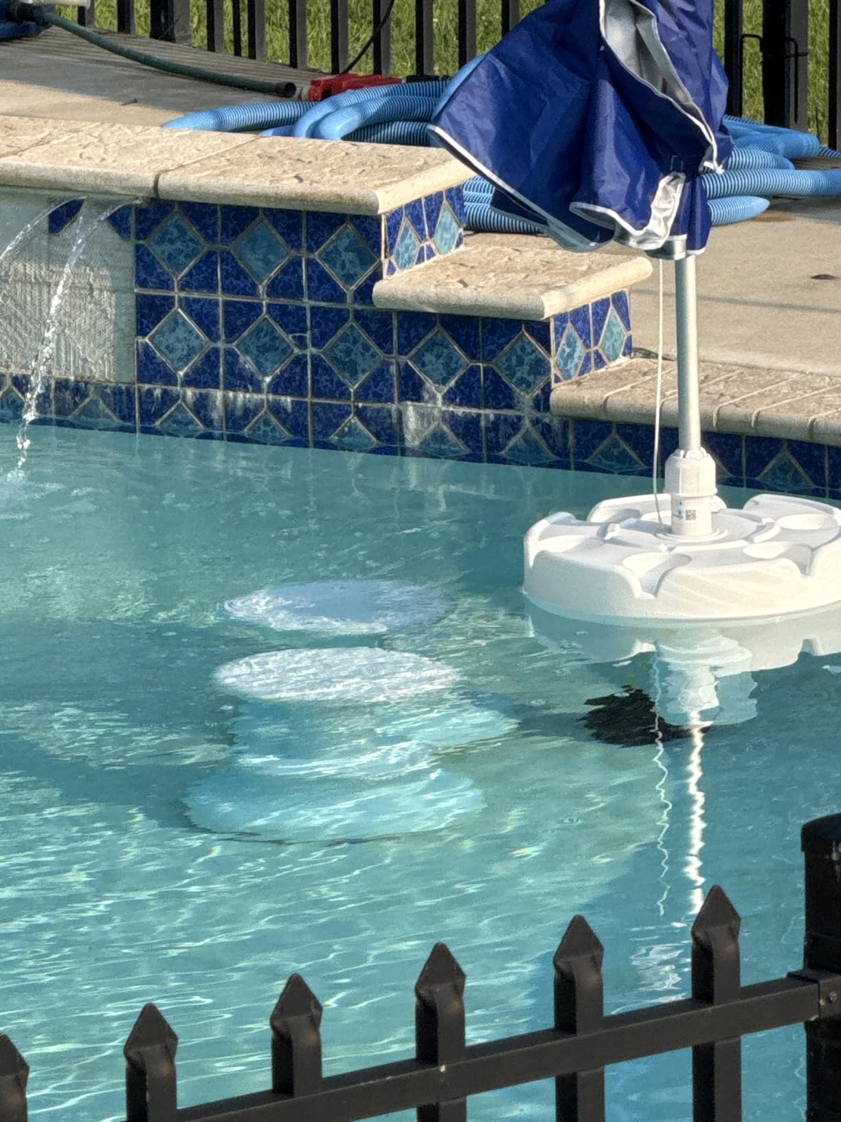 DUNNRITE Products Made in USA Submersible Swim Up Pool Stools for Underwater Use, Bar Stool for Inside Pool and Patio Deck Seating, 24 Inch customer photo 1