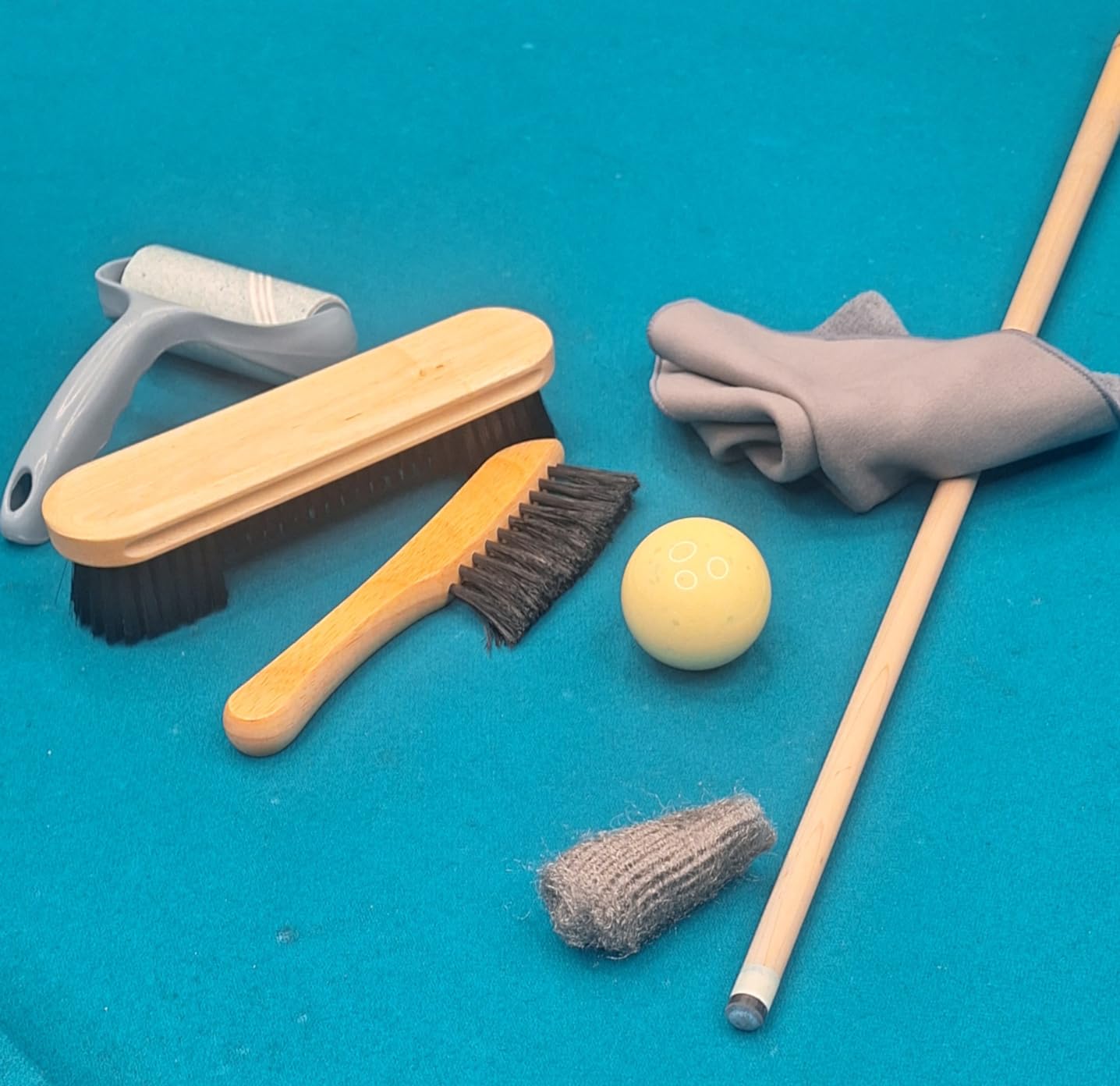Pool Table & Rail Brush 5 Set, Billiard Felt Cleaner Accessories with 2 Wooden Brushes, Cue Cleaning Cloth, Ferrule Polish Cloth & Sticky Lint Roller customer photo 1