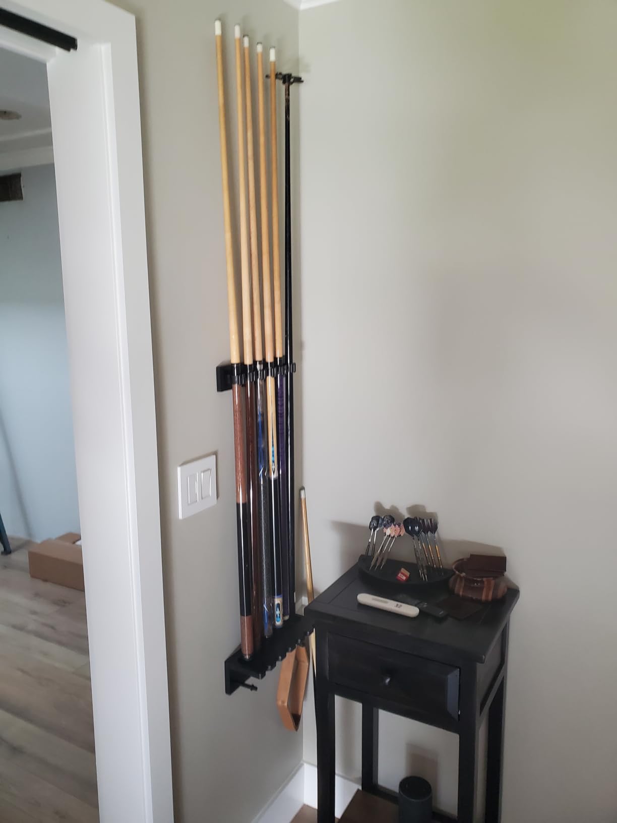 EXTCCT Pool Cue Rack Stick Holder - Wall Mount Billiards Pool Cue Rack Oak Solid Hardwood Pool Cue Set Holder for 6 Cues Sticks Storage Pool Table Accessories Equipment Organizer customer photo 1