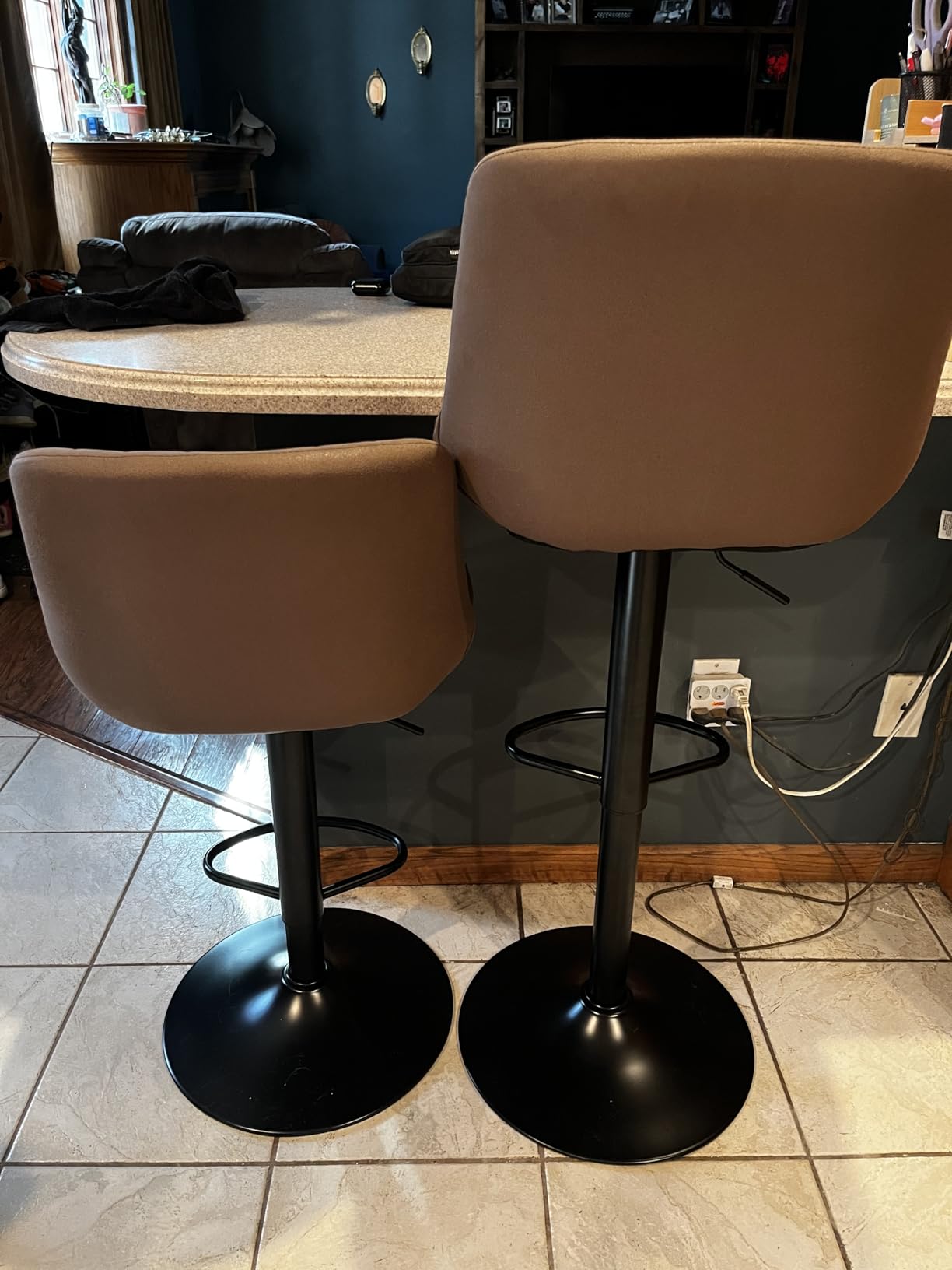 Nalupatio Bar Stools Set of 2, Adjustable Modern Swivel Bar Stools with Backs, Counter Height Performance Fabric Island Chairs for Home Kitchen, Black customer photo 1