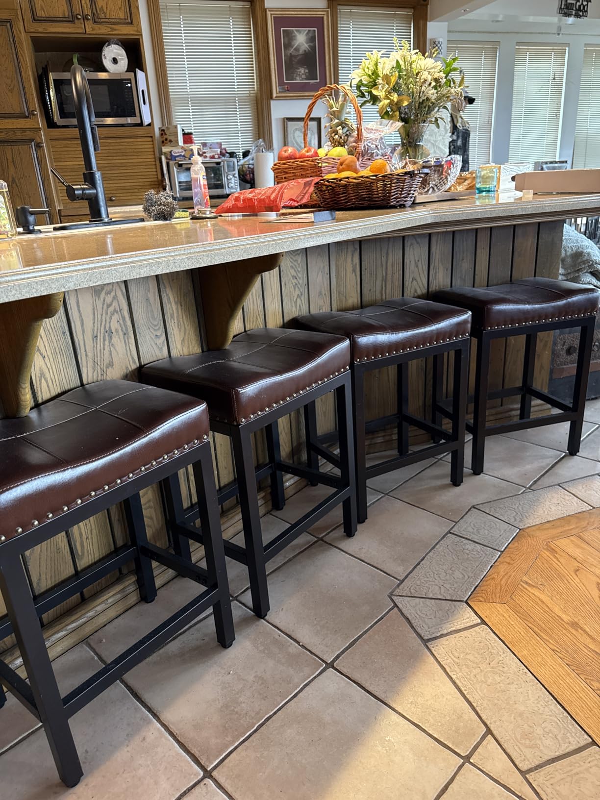 DUMOS Saddle Bar Stools Set of 2, 24 Inch Counter Height Stools with Curved PU Leather Surface, 3.7