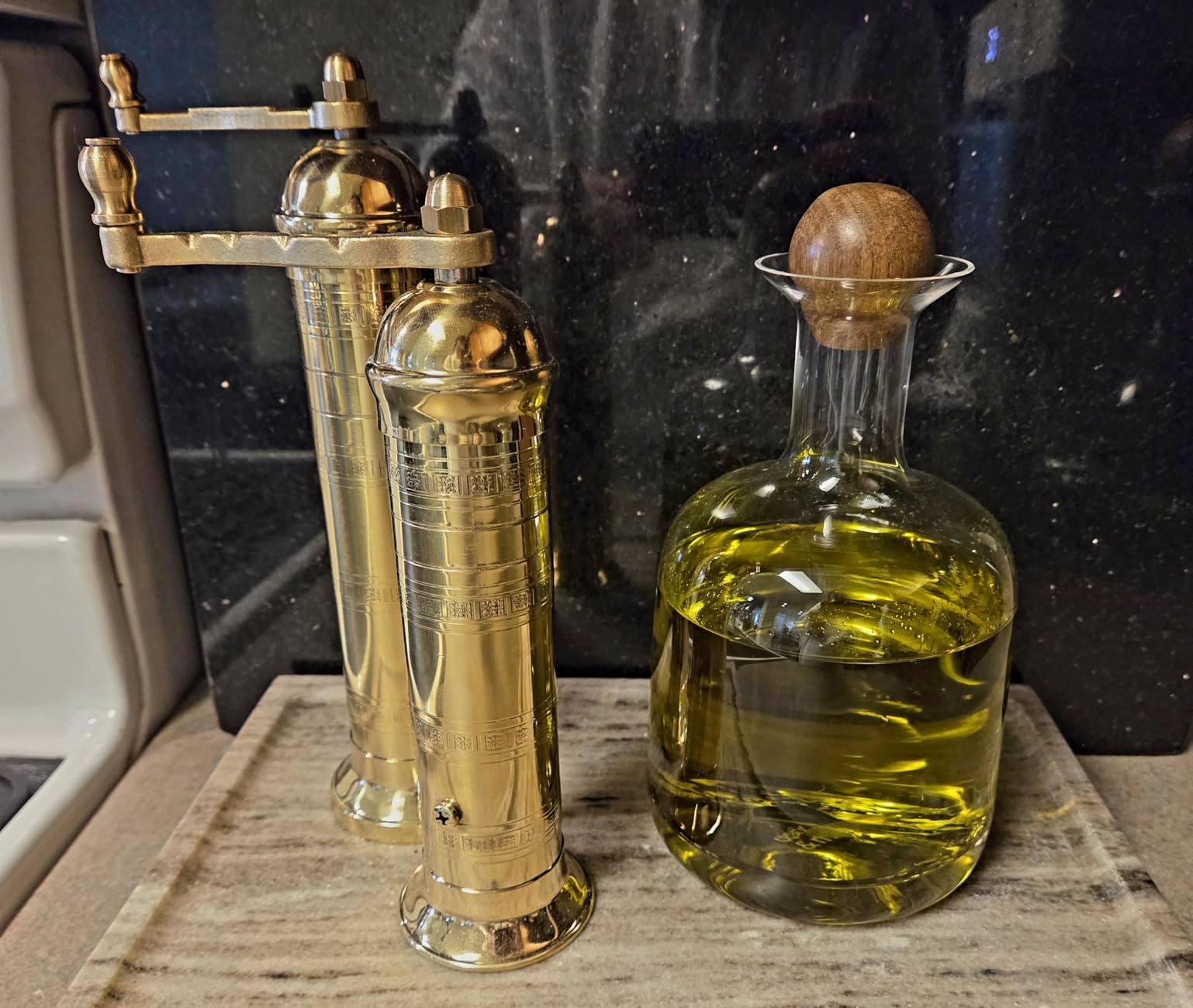 Cork & Mill Whiskey Decanter Set, Hand-Blown Lead-Free Crystal 800ml Liquor Decanter with Two 8oz Old Fashioned Glasses customer photo 1