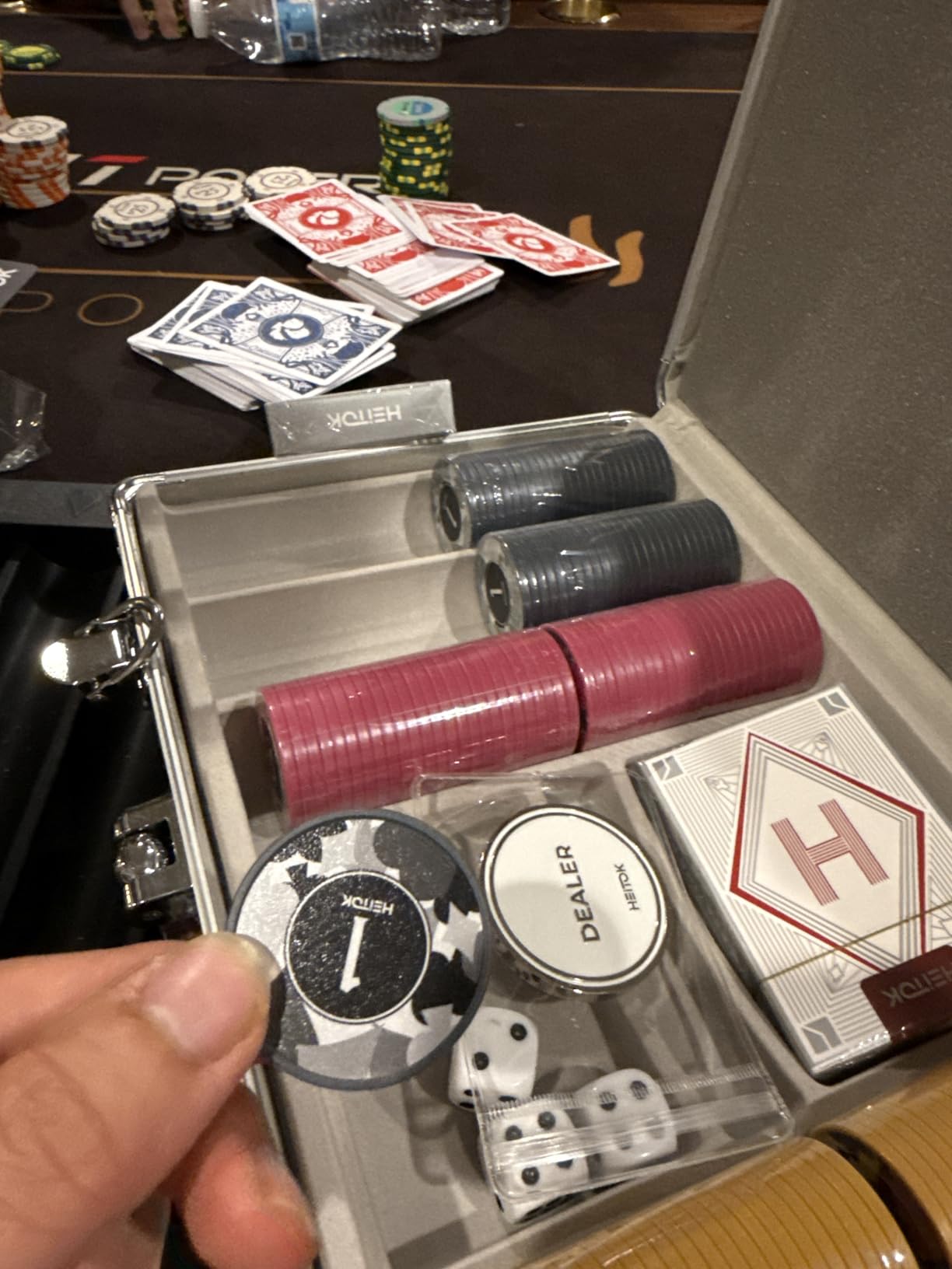 HEITOK 1000 Piece Poker Chip Set 11.5g Heavyweight ABS Chips with Denominations Professional Numbered Texas Holdem Set with Aluminum Case Metal Dealer Button and Cards for Adult Casino Games customer photo 2