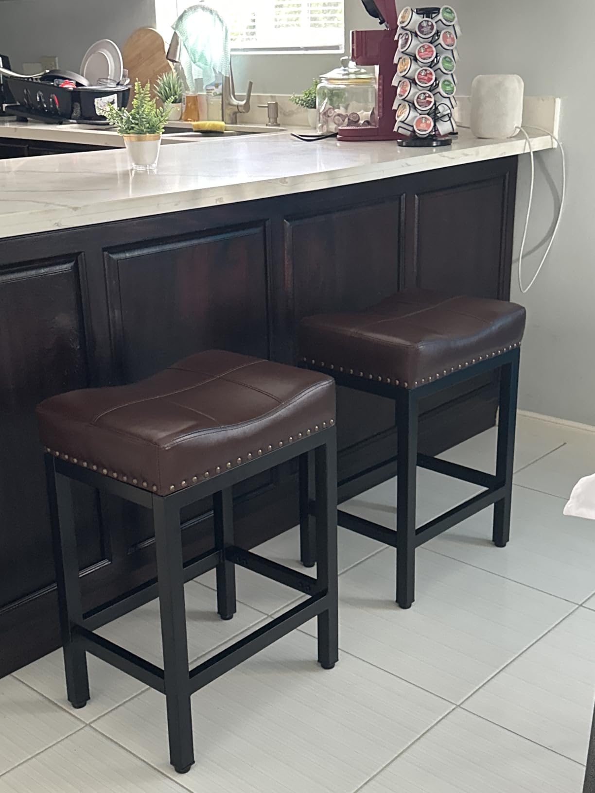 DUMOS Bar Stools Set of 4, Adjustable Swivel Bar Chairs with Padded Armrests and Ergonomic Backrest for Kitchen Island Counter Pub Dining Room, Water-Resistant PU Leather, Grey customer photo 1