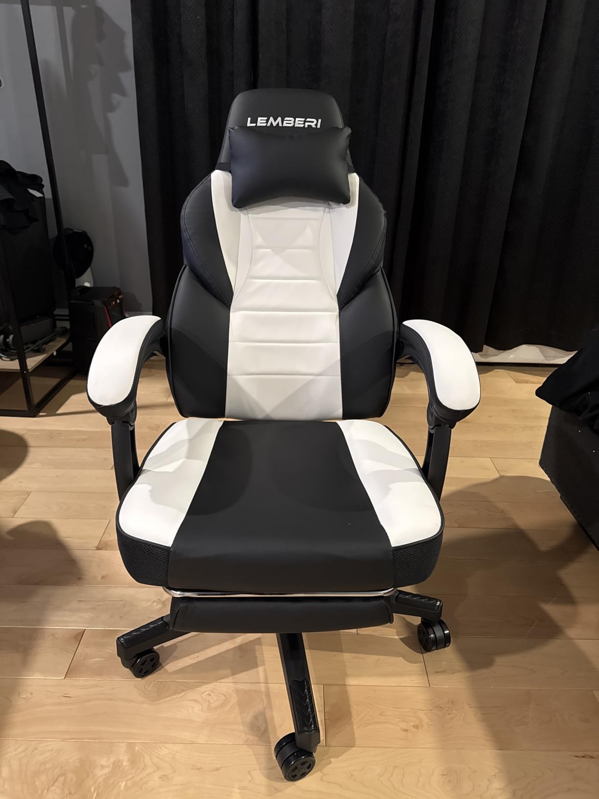 LEMBERI Big and Tall Gaming Chair, 400lb Capacity, Red customer photo 1