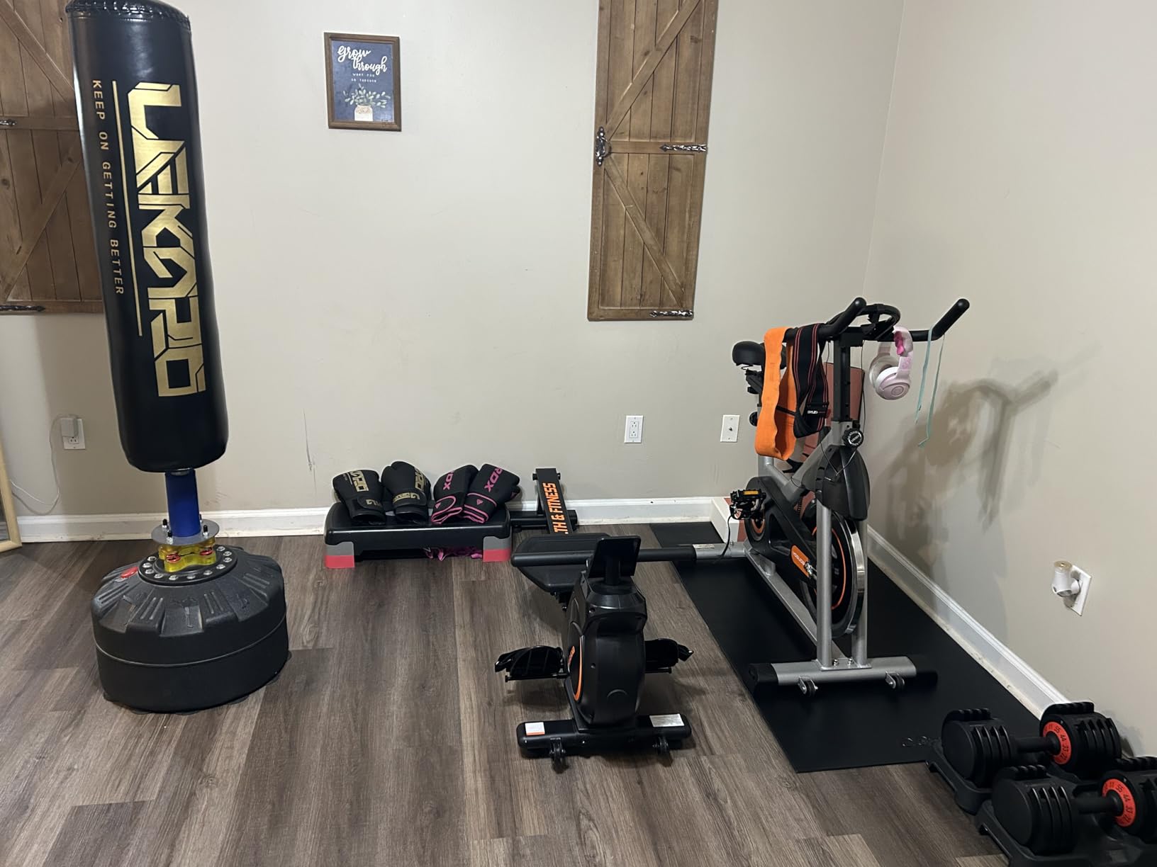 LEKÄRO Freestanding Punching Bag with Boxing Gloves, Heavy Boxing Bag with Stand for Adult Kids, Standing Kickboxing Bag customer photo 1