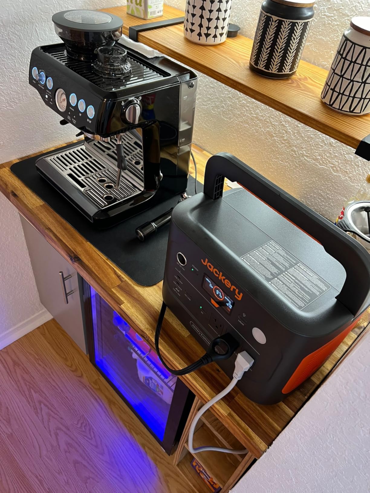 Jackery Explorer 1000 v2 Portable Power Station,1070Wh LiFePO4 Battery,1500W AC/100W USB-C Output, 1 Hr Fast Charge, Solar Generator for Camping,Emergency, RV, Off-Grid Living(Solar Panel Optional) customer photo 2