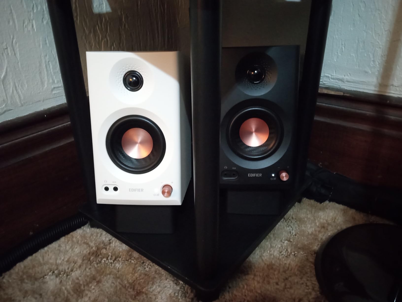 Edifier MR3 Powered Studio Monitor Speakers, Hi-Res Audio Certified Bluetooth V5.4 Active Bookshelf Loudspeakers, 2.0 Computer Speaker with Headphone Output RCA AUX Balanced TRS Input - Black (Pair) customer photo 2