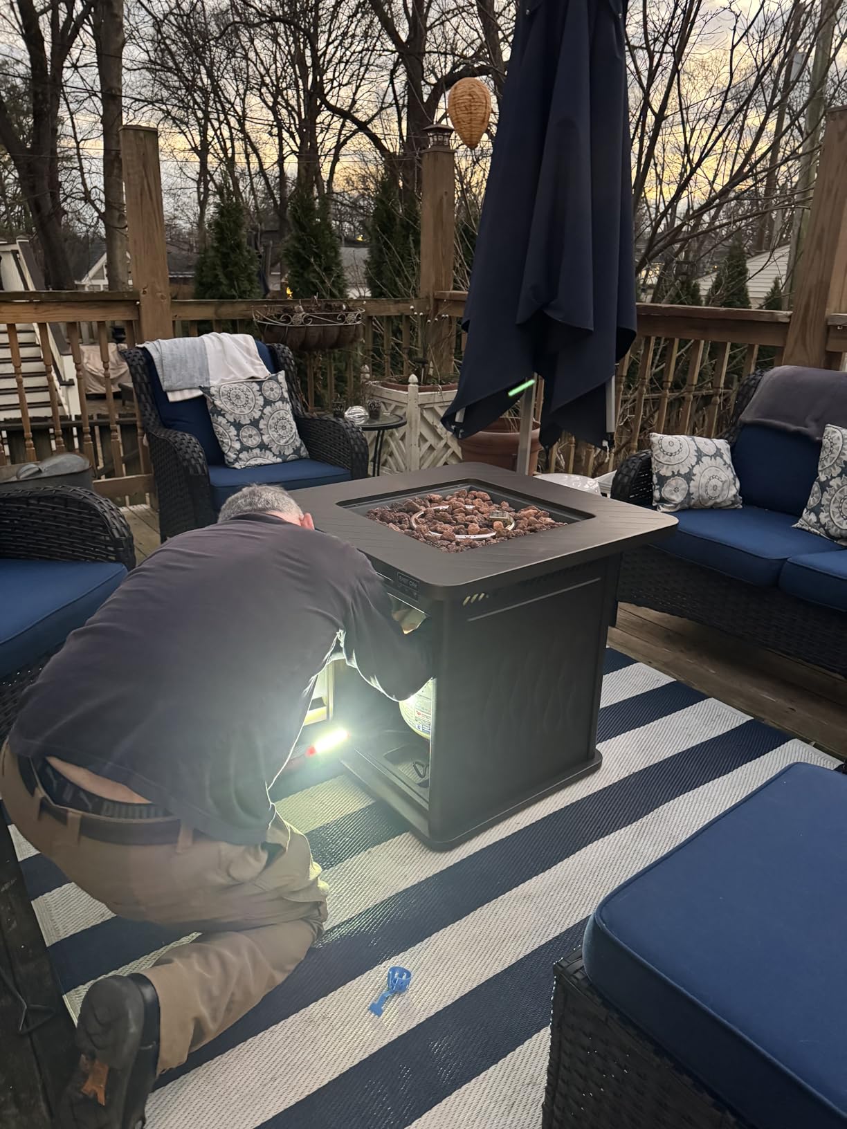 East Oak 28Inch Propane Fire Pit Table, 52,000 BTU customer photo 1