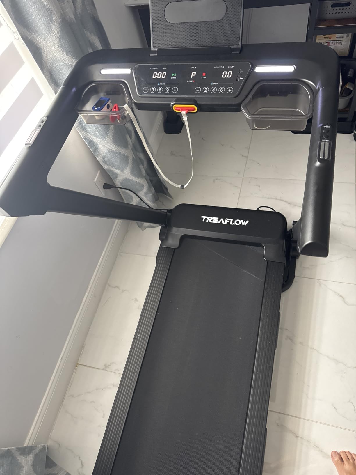 TREAFLOW Treadmill with 0-25% Auto Incline, 3.5 HP Folding, 10.0 MPH, 300 lbs Capacity, Bluetooth Speaker customer photo 1