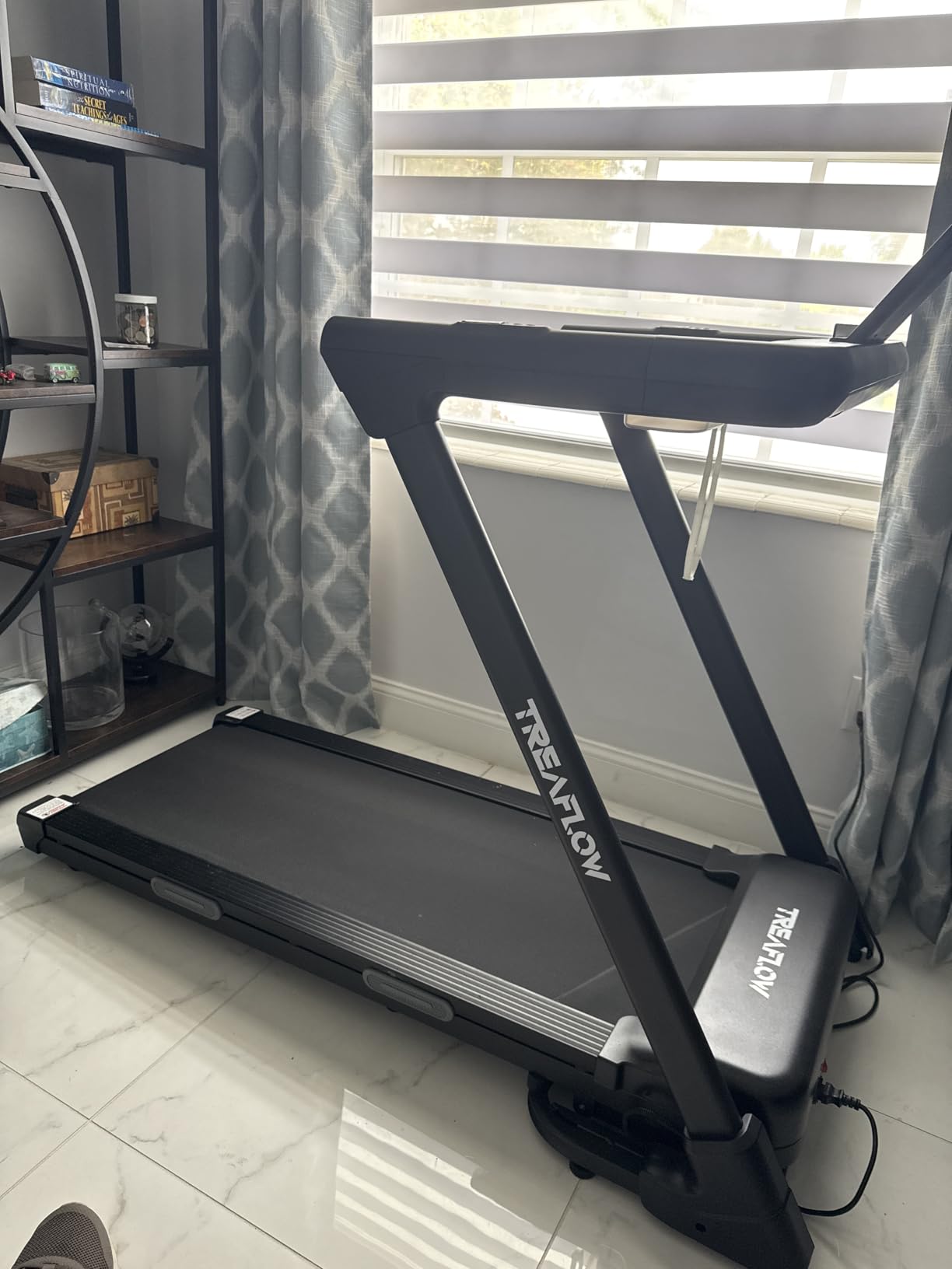 TREAFLOW Treadmill with 0-25% Auto Incline, 3.5 HP Folding, 10.0 MPH, 300 lbs Capacity, Bluetooth Speaker customer photo 2