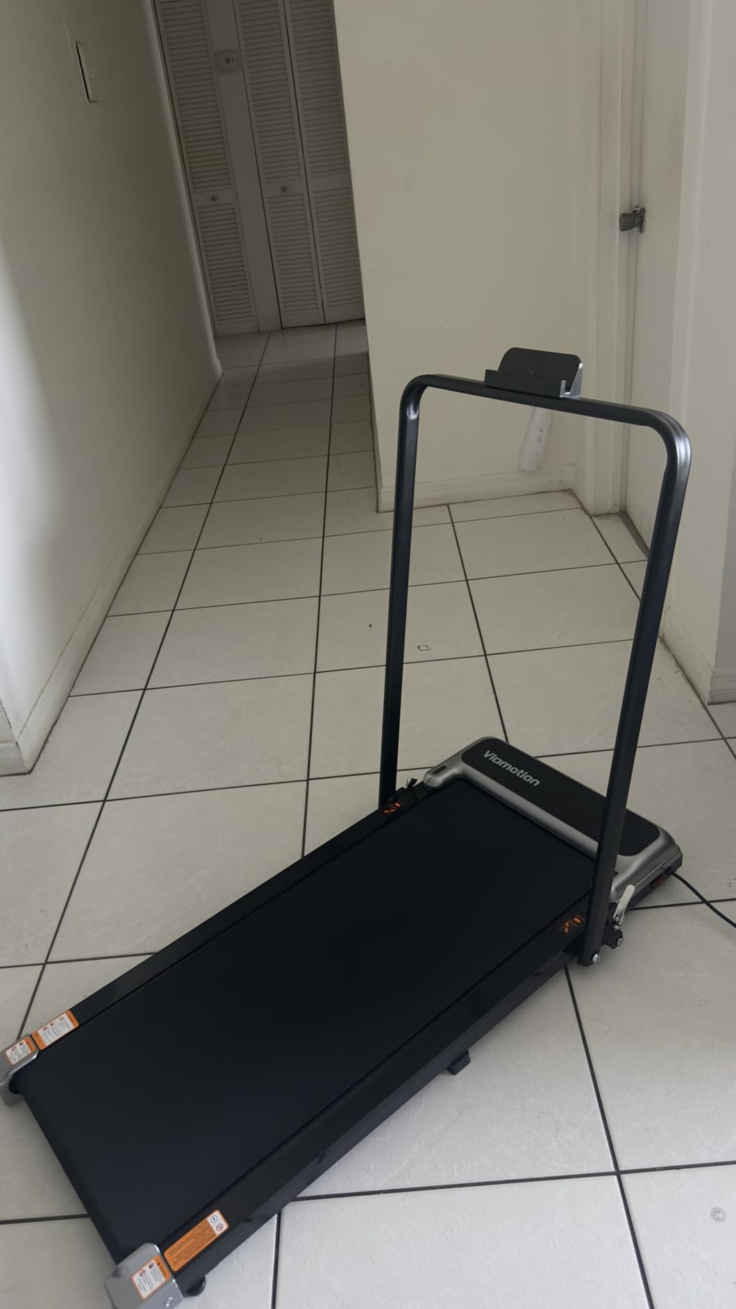 Walking Pad Treadmill with Handle Bar and Adjustable Incline, Compact Portable Treadmills for Home Office, 2.5HP Quiet Anti-Slip Under Desk Treadmills, 0.6-3.8 MPH Remote Speed Control customer photo 1