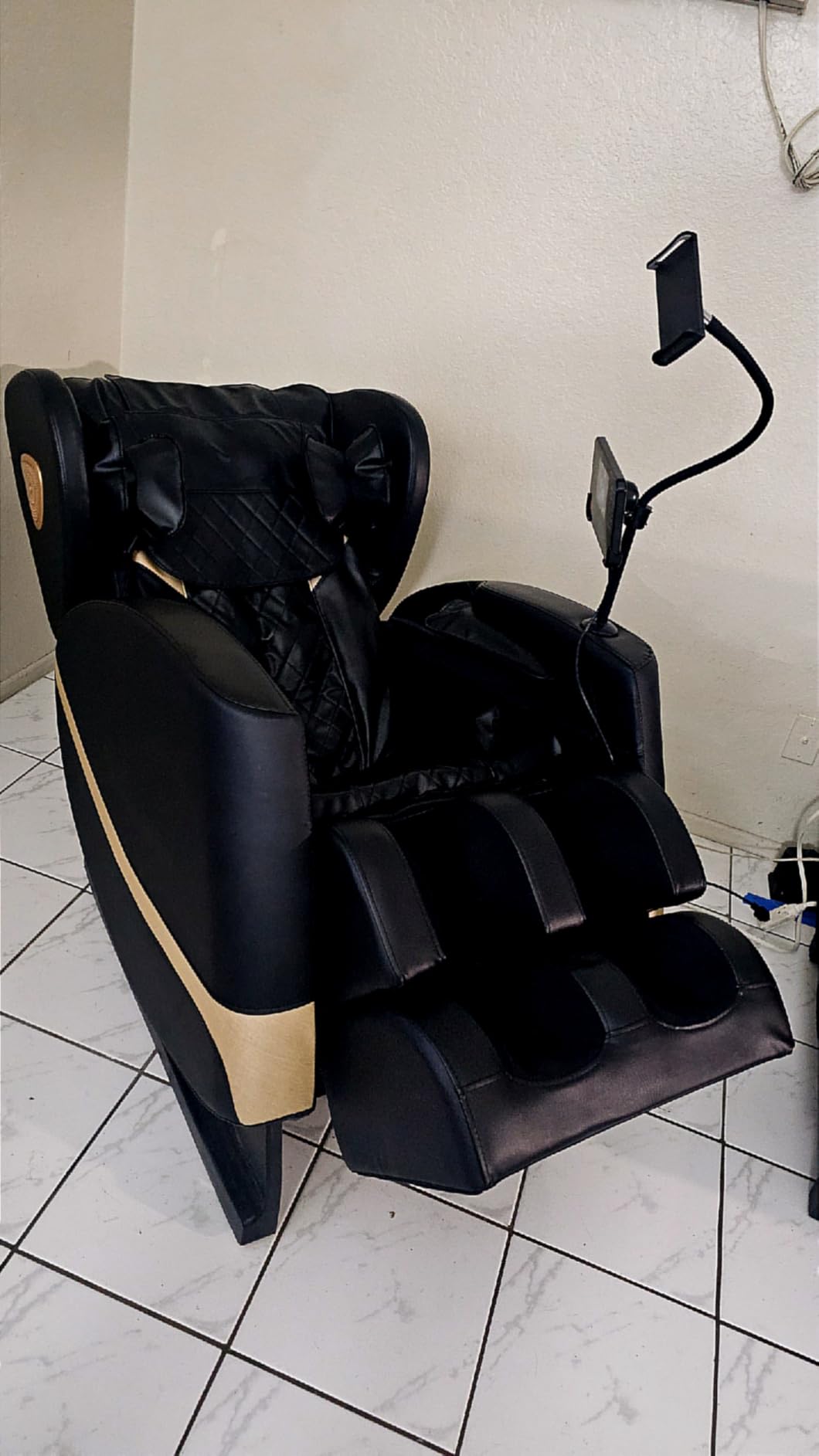FURNIMAT 2026 Massage Chair Full Body, Zero Gravity Massage Chair with 10 Fix Rollers, Airbags, Heating, Foot Massage, Auto Modes, Bluetooth Speaker, Smart Screen Controller (Advanced Version) customer photo 2
