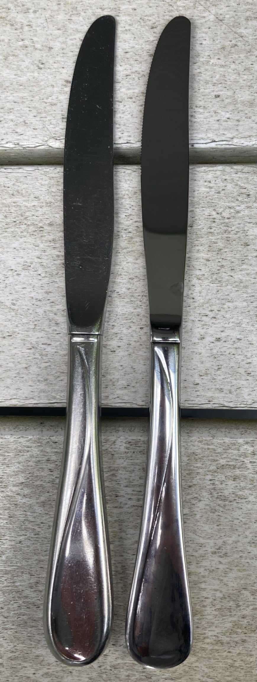 Oneida Silverware Set For 8, Flight 45-Piece Everyday Flatware Set with Serving Utensils, Service For 8, 18/0 Stainless Steel, Dishwasher Safe, Knives Spoons and Forks Set, Dining (Silver, 45 pieces) customer photo 1