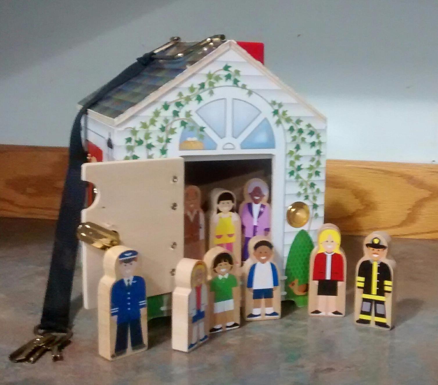 Melissa & Doug Take-Along Wooden Doorbell Dollhouse - Doorbell Sounds, Keys, 4 Poseable Wooden Dolls Portable Doll House, Doorbell House for Kids Ages 3+ customer photo 1