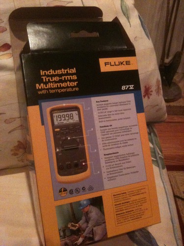 Fluke 87V Industrial Digital Multimeter, for Advanced Troubleshooting, Measures 1000 V AC/DC, Peak Min/Max, Low Pass Filter, Includes TL75 Test Leads, AC175 Alligator Clips, 80BK Temp Probe customer photo 1