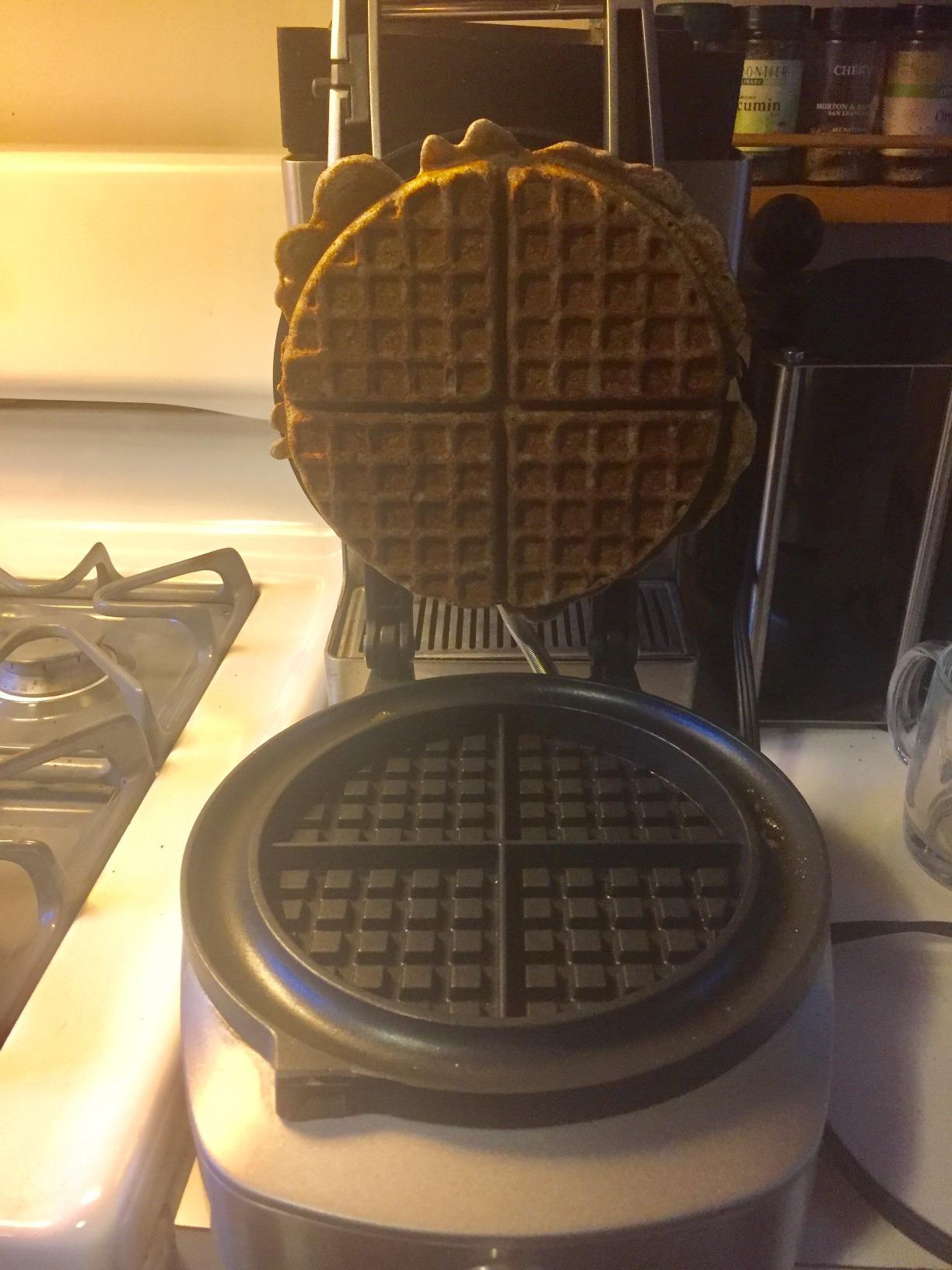 Breville BWM520XL No-Mess Classic Round Waffle Maker, Brushed Stainless Steel customer photo 1