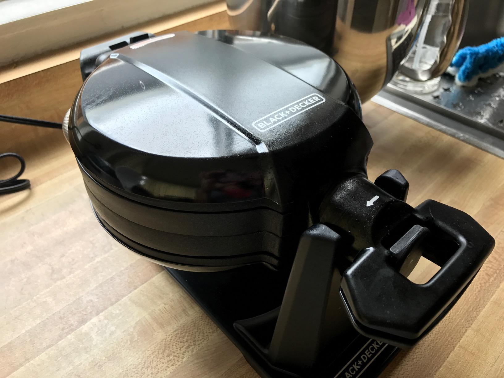 BLACK+DECKER Rotating Belgian Waffle Maker customer photo 1