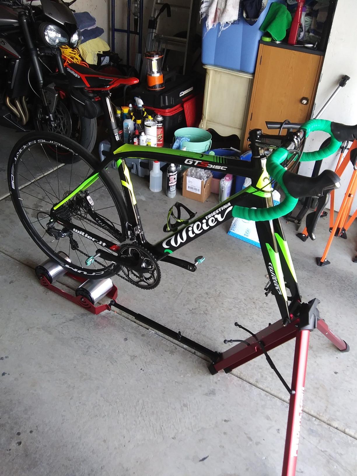 FEEDBACK SPORTS Omnium Lightweight and Portable Bike Trainer, for 16