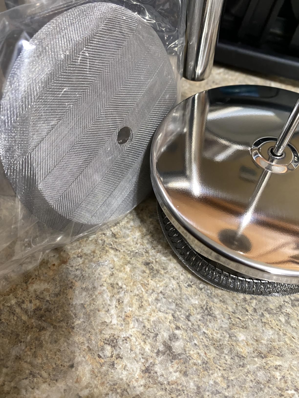 Utopia Kitchen 304 Grade Stainless Steel French Press Coffee Maker 34 Oz, Double Wall Insulated Coffee Press with 4-Level Filtration System, Include 2 Extra Filters, Rust-Free, Dishwasher Safe, Silver customer photo 2