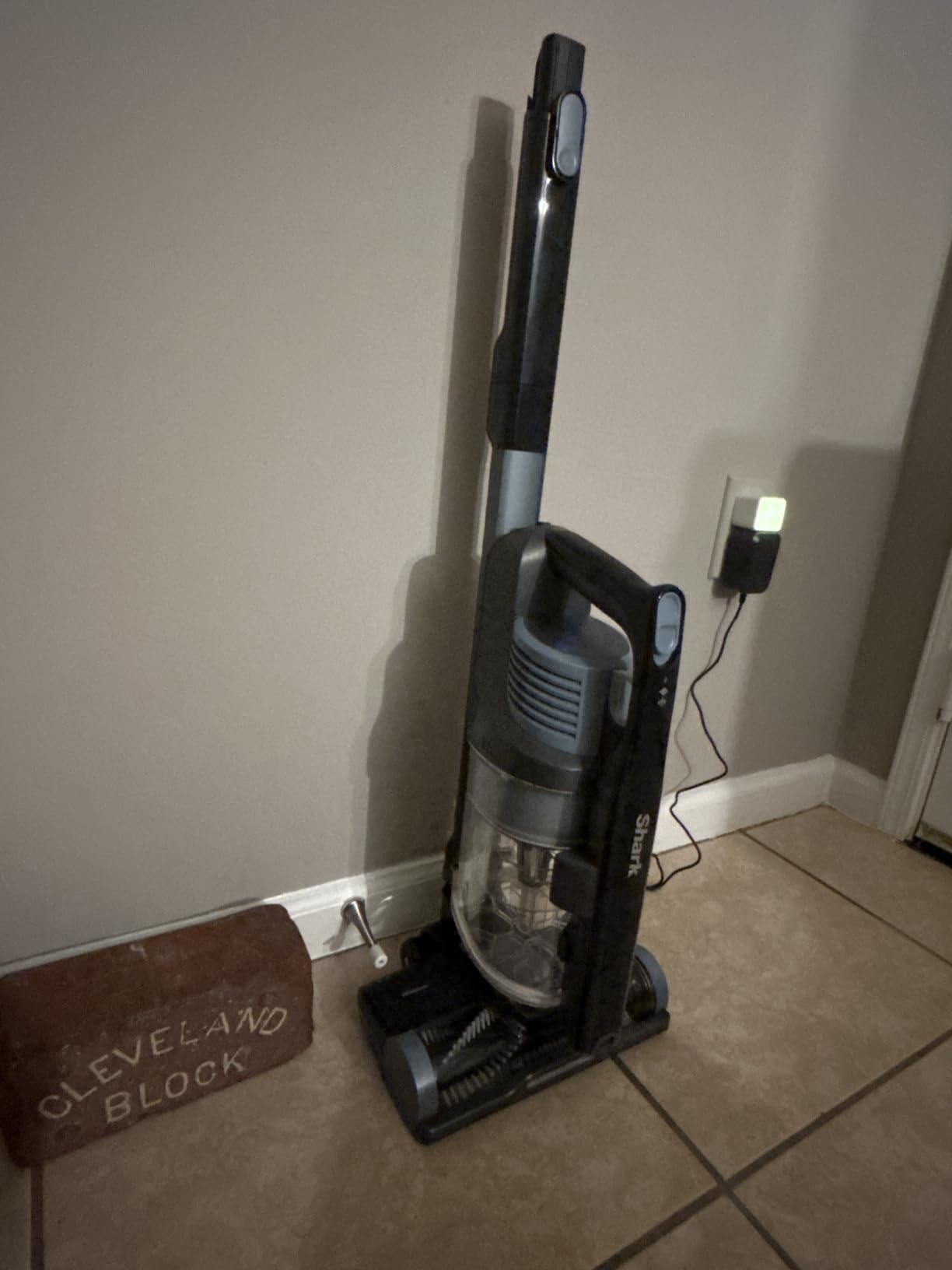 Shark Pet Cordless Stick Vacuum, Grey, IX141 | HyperVelocity Suction, XL Dust Cup, LED Headlights customer photo 1