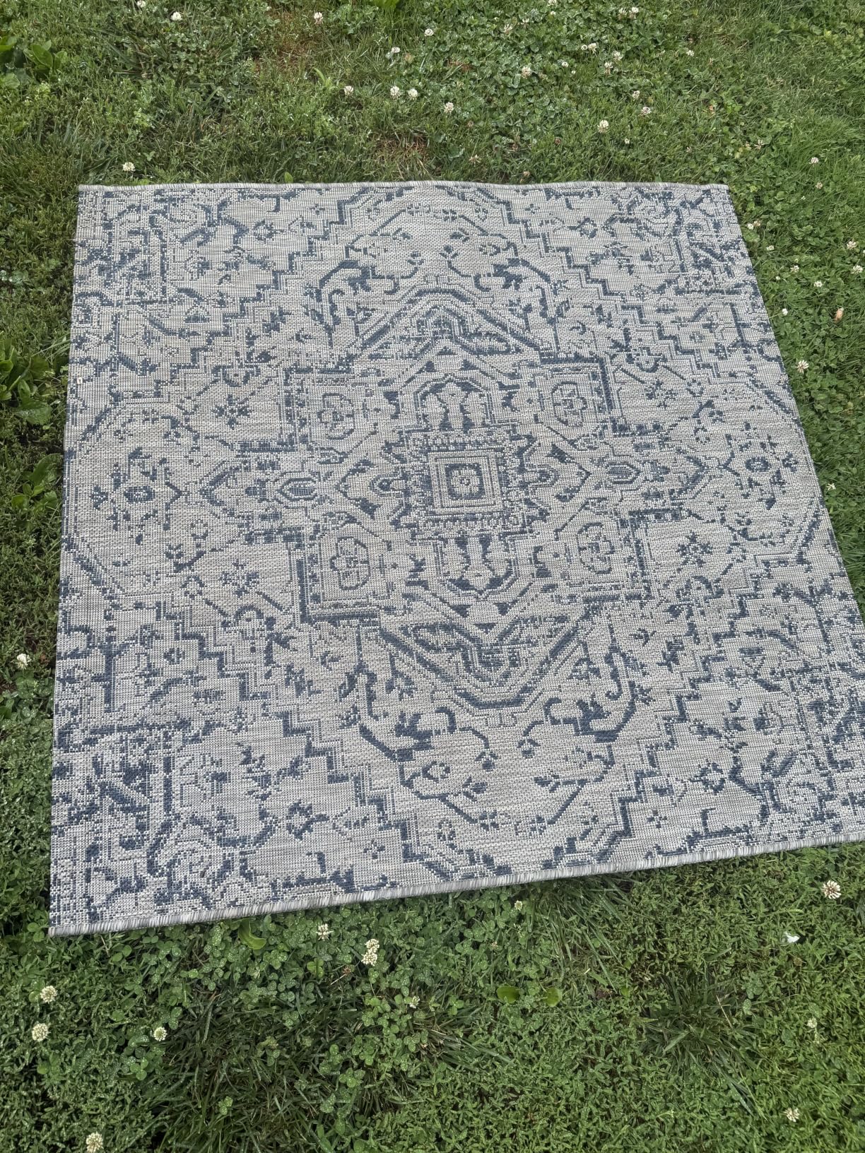 JONATHAN Y Boho Medallion Indoor Outdoor Area Rug 4X6 Navy/Gray, Estrella Textured Weave for Backyard, Patio, Porch, Easy-Cleaning, High Traffic, Pet-Friendly, Non-Shedding (SMB105B-4) customer photo 2
