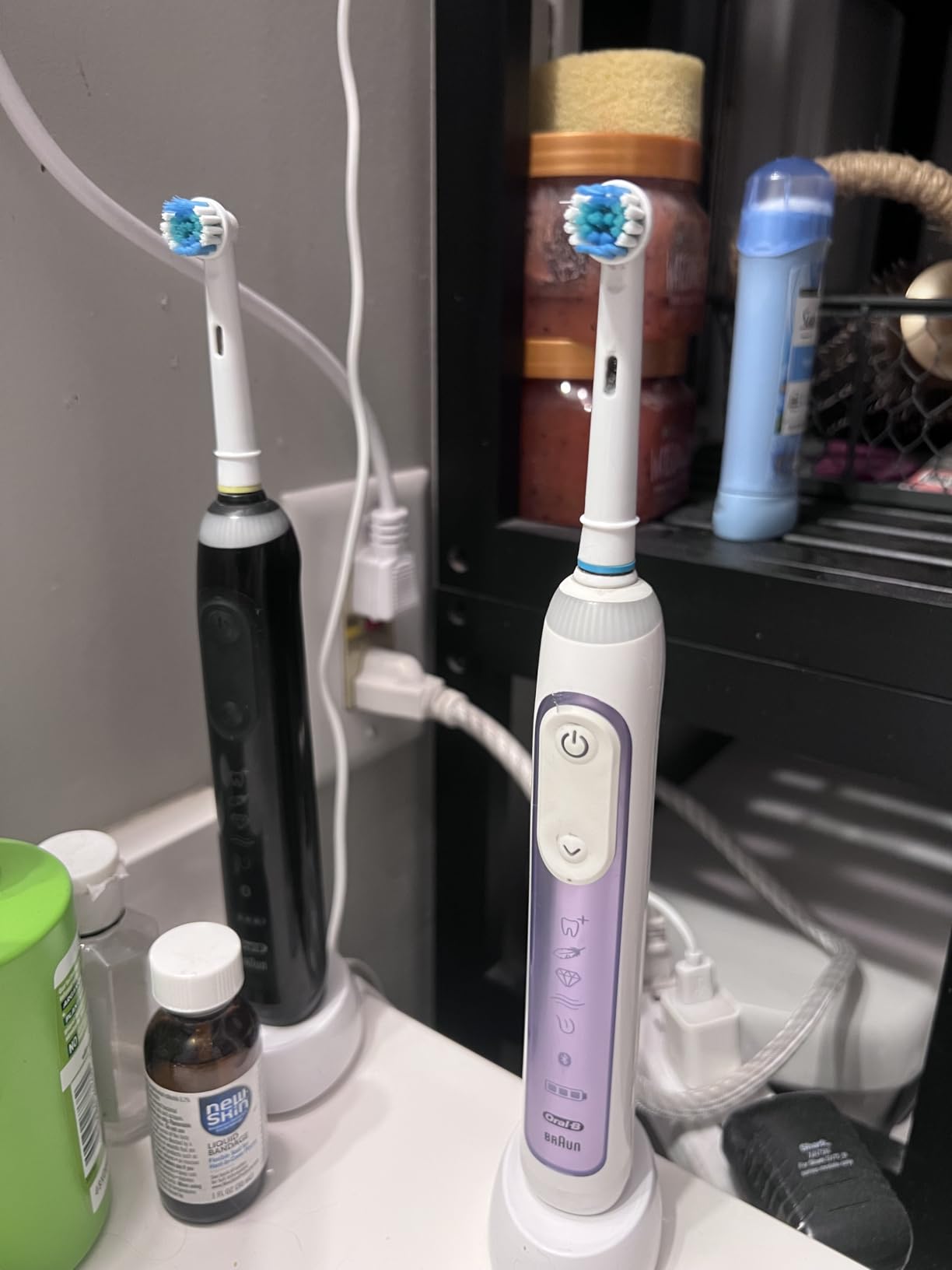 Oral-B Genius X Limited Rechargeable Electric Toothbrush with 1 Replacement Brush Head, Travel Case, Midnight Black customer photo 1