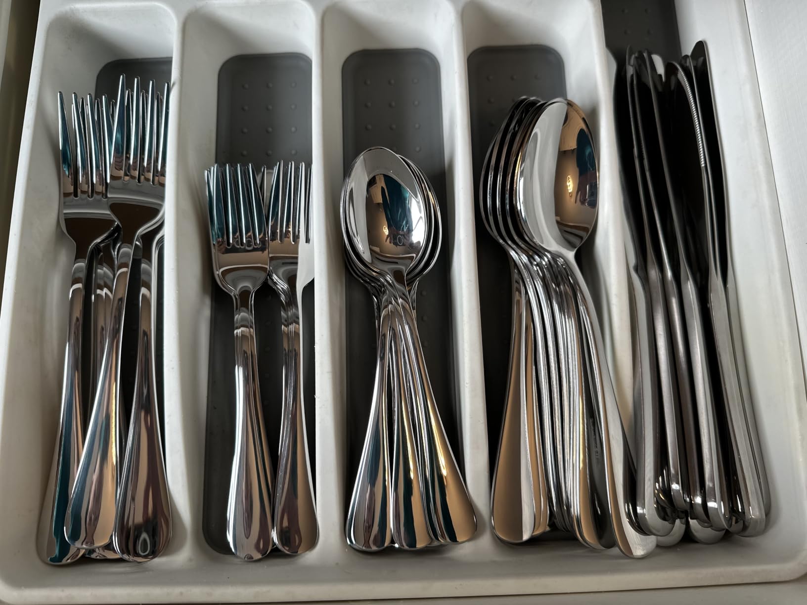 Silverware Set for 8, 40 Piece Stainless Steel Flatware Utensil Cutlery Set, Heavy Duty Steak Knife Fork and Spoon, Dishwasher Safe, Gift Package for Wedding Housewarming customer photo 2