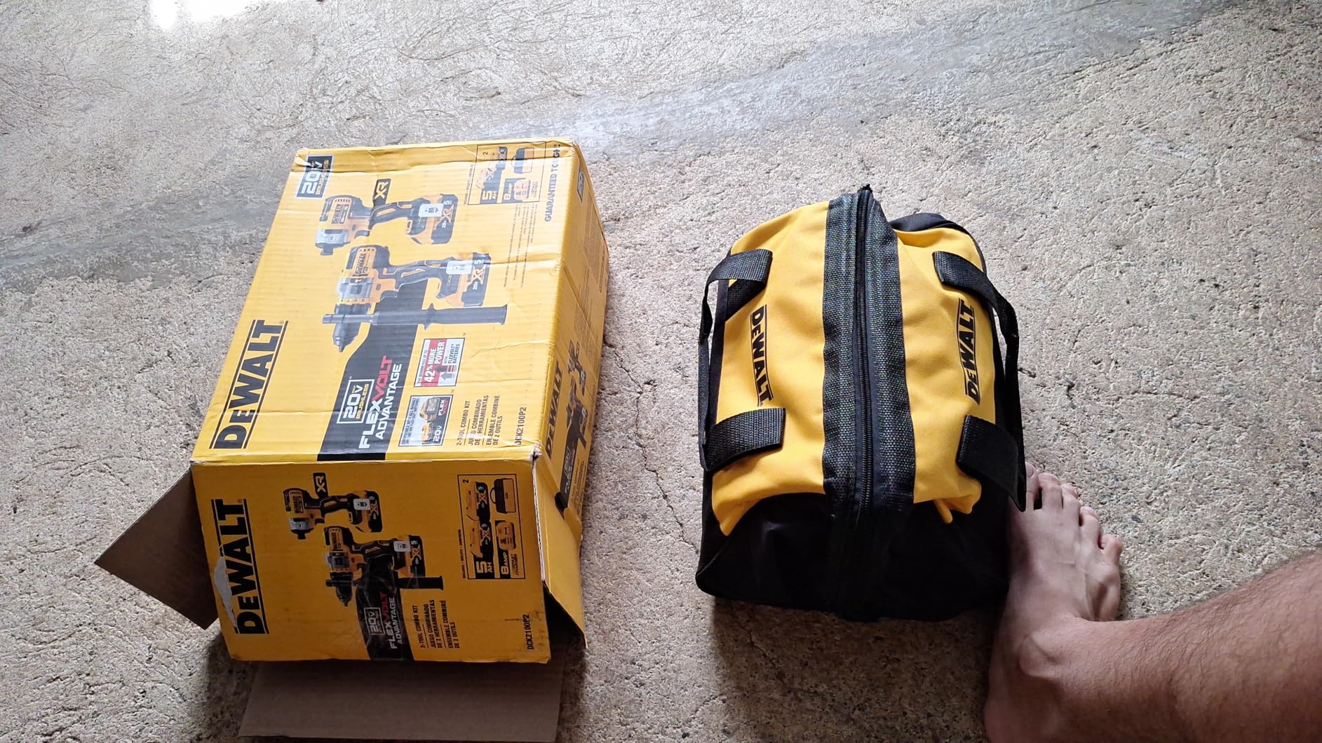 DEWALT FLEXVOLT ADVANTAGE 20V MAX* Combo Kit with Hammer Drill & Impact Driver, 5.0-Ah, 2-Tool (DCK2100P2) customer photo 2