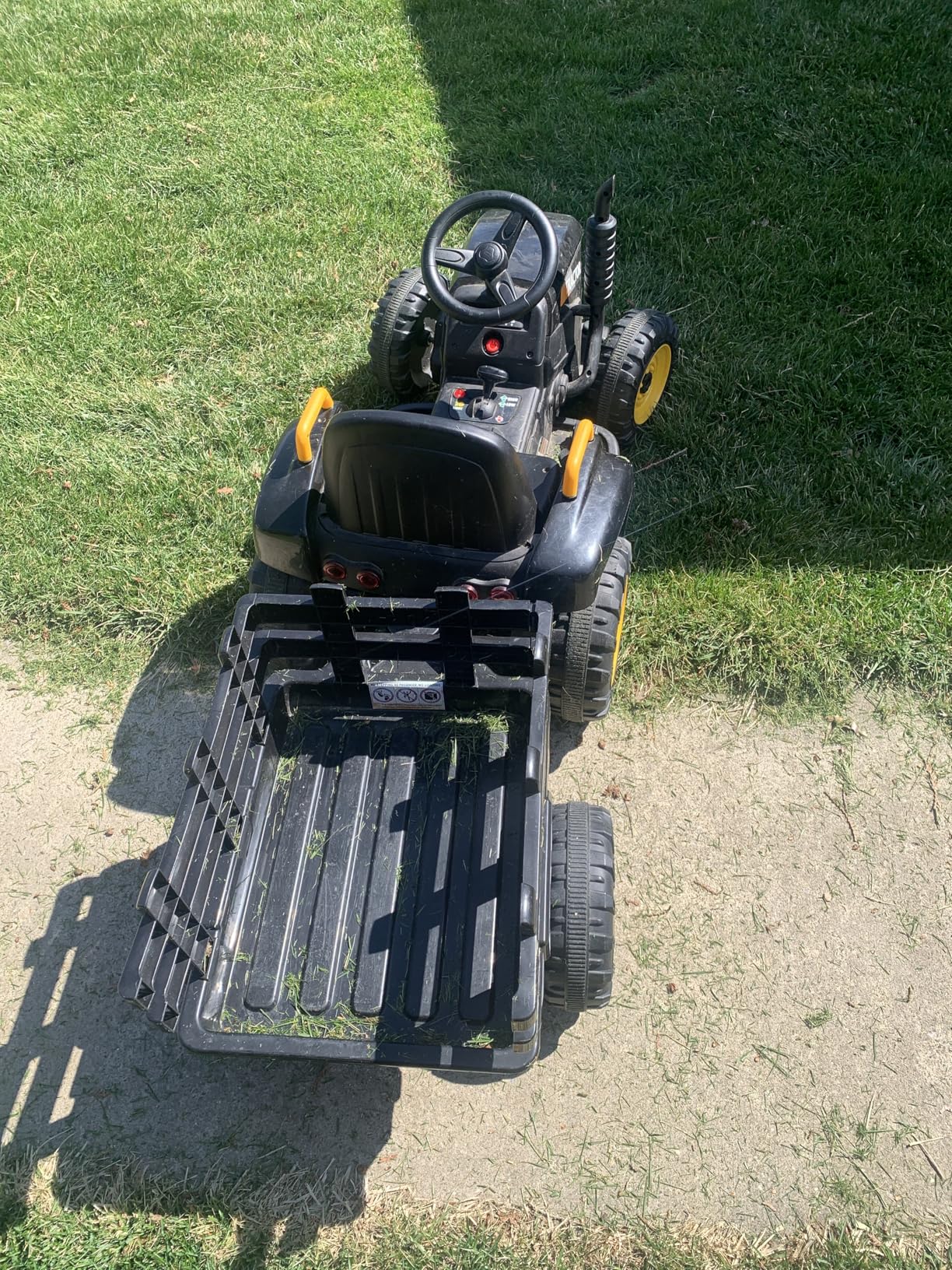 TOBBI Kids Electric Ride On Toy Tractor, Toddlers 12V Battery-Powered Car to Drive, 35W Dual Motor 6-Wheels Trailer Vehicle with 3-Speeds/LED & Horn Functions for Chirdren Aged 3-8-Dark Green customer photo 2