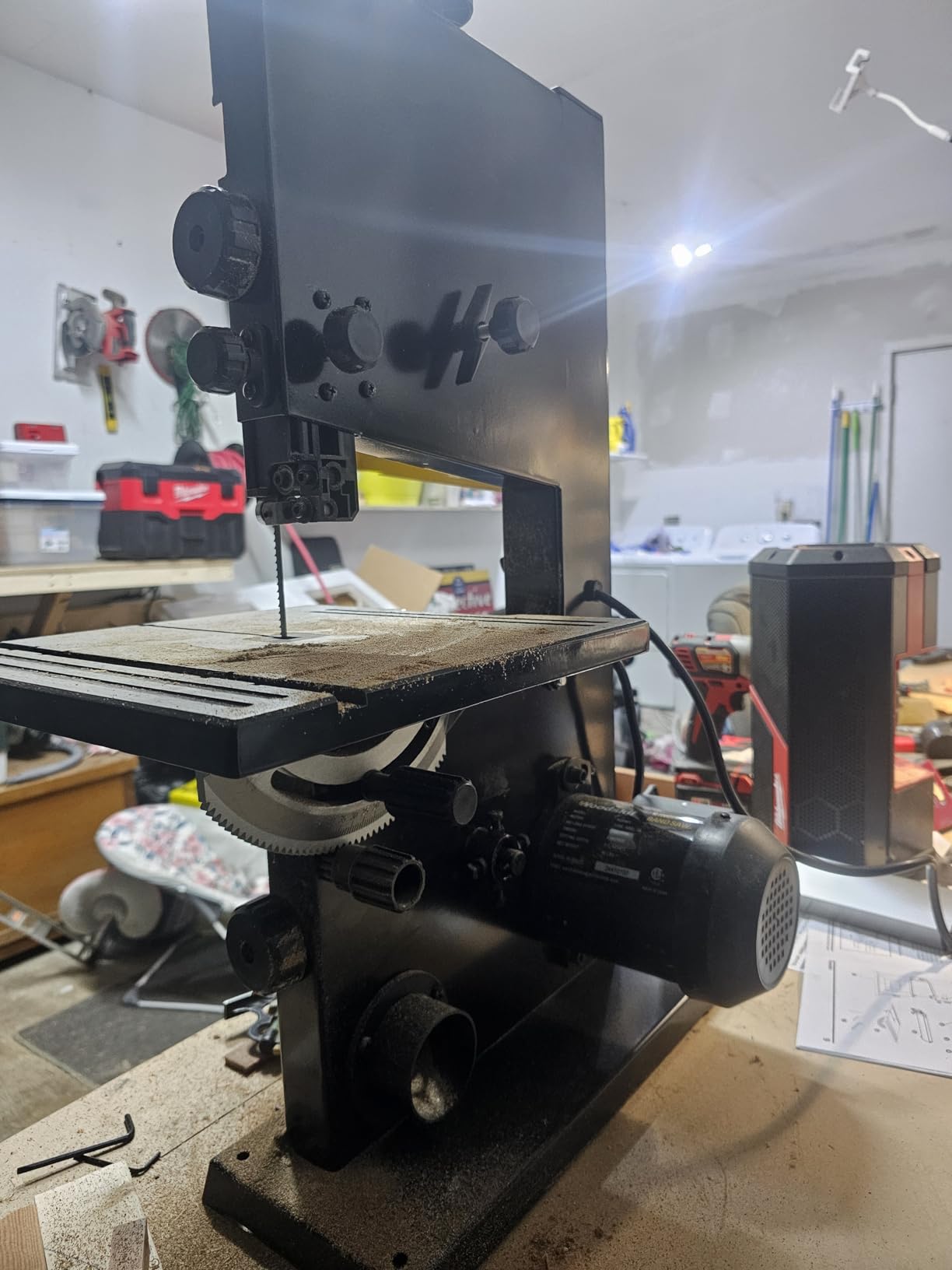 WOODSKIL 9-Inch Band Saw, 3-Amp Benchtop Bandsaw, 2500 FPM Blade Speed, 3-1/2-Inch Cutting Depth, 9-Inch Cutting Width, 0-45 Degree Cast Aluminum Table and Steel Base customer photo 2