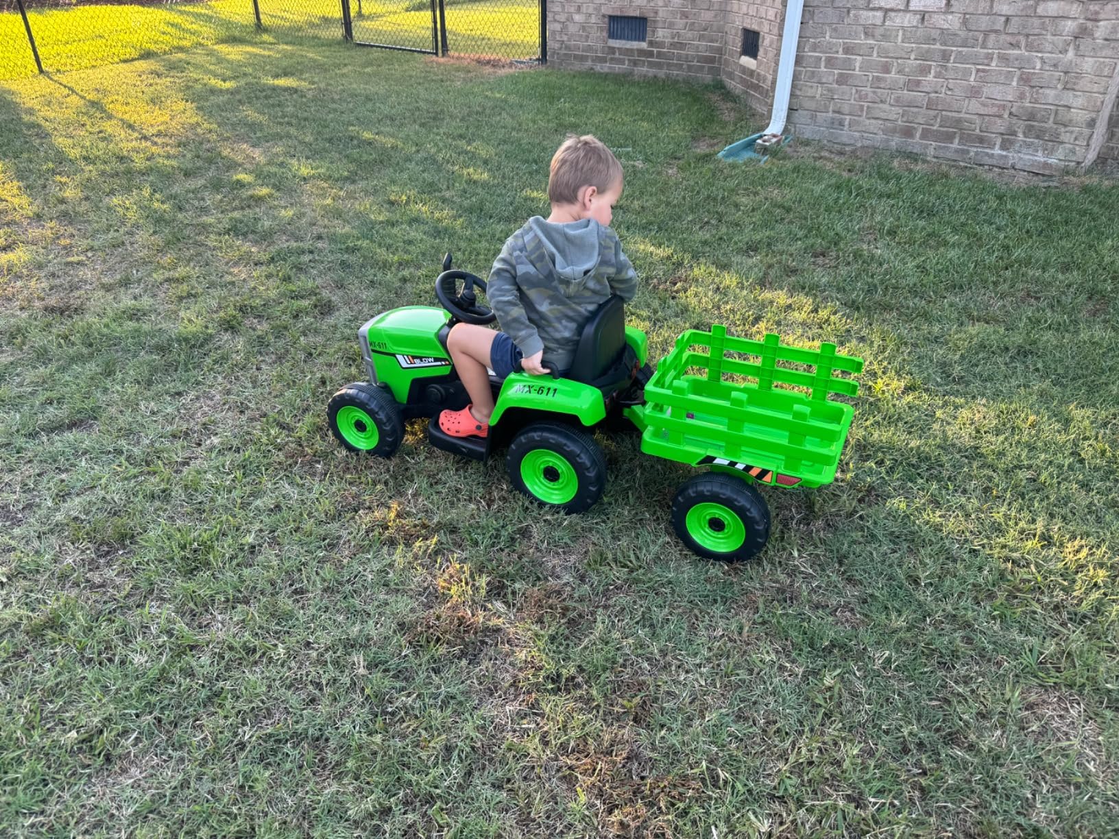 HONEY JOY Ride On Tractor with Trailer, Toddler 3-Gear-Shift Ground Loader, LED Lights, Horn, Music, 12V Battery Powered Electric Toy Tractor with Remote Control (Pink) customer photo 2