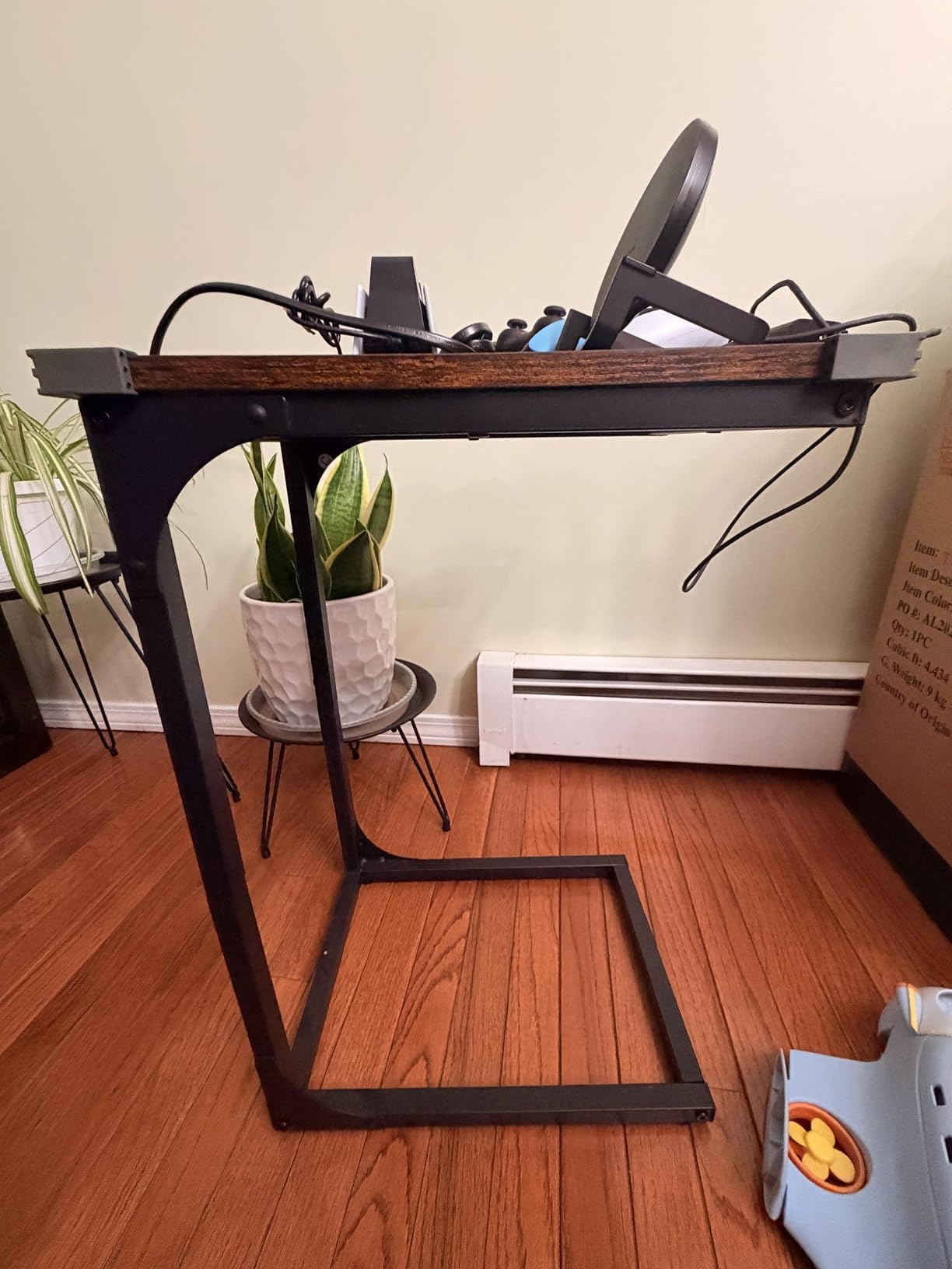 VASAGLE C-Shaped End Table, Small Side Table for Couch customer photo 1