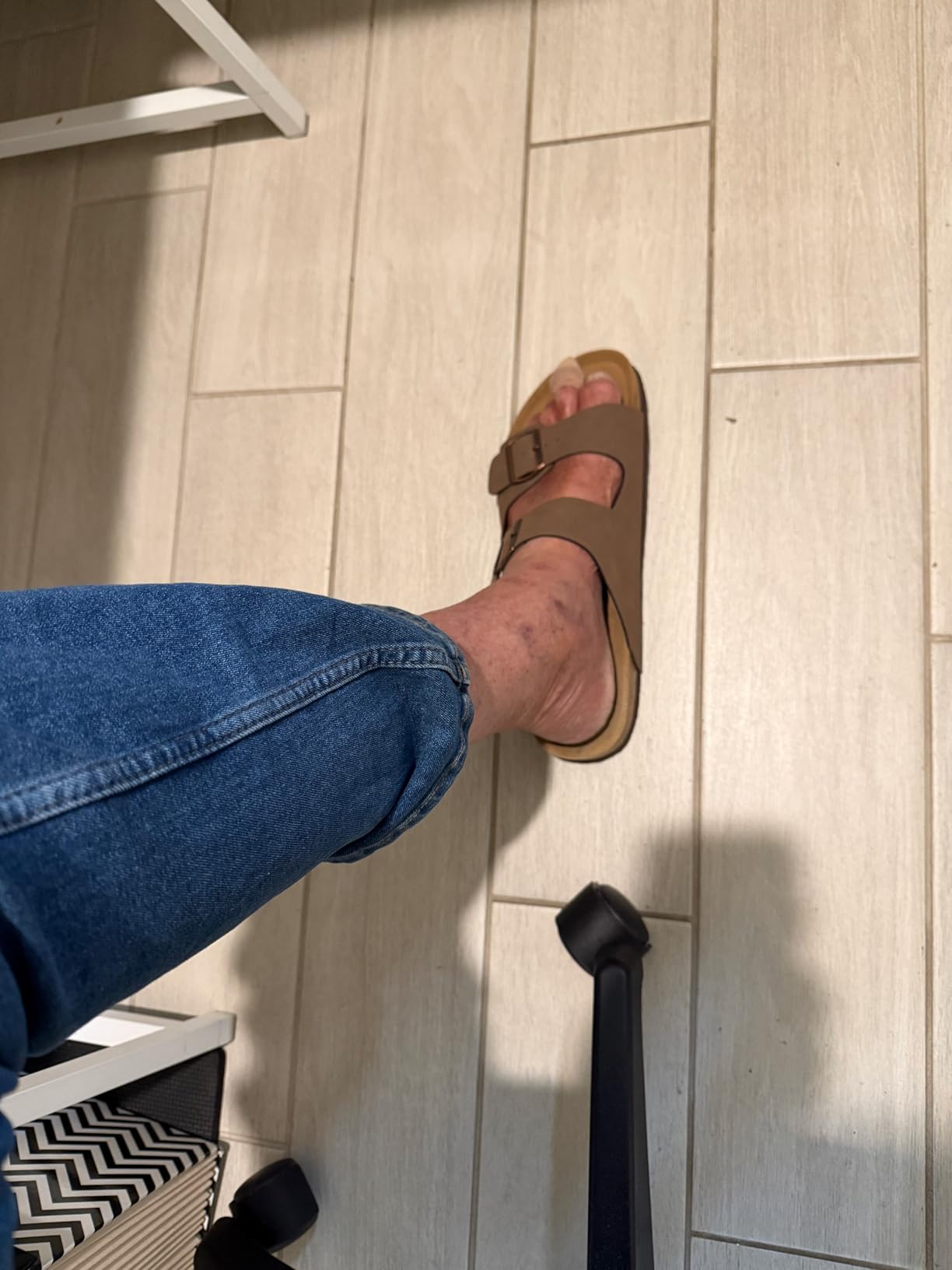 CUSHIONAIRE Lane Cork Footbed Mens Sandals, Adjustable Buckle Comfort Slides for Men, Genuine Leather Insole Summer Sandals Men Footwear customer photo 2