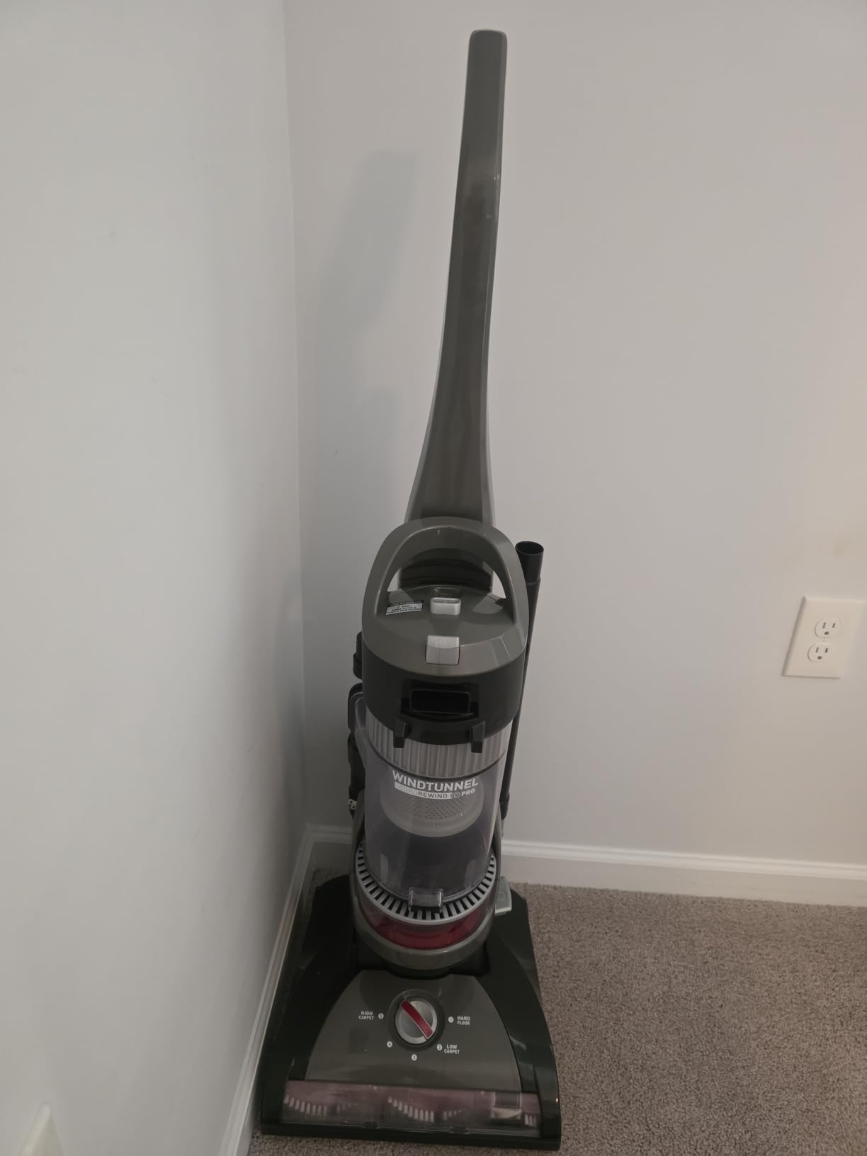 Hoover WindTunnel Cord Rewind Pro Bagless Vacuum Cleaner, Corded Upright Vacuum Cleaner for Carpet and Hard Floor, Multi-Cyclonic Filtration, 25ft Auto-Rewind Cord, 5-Height Adjustment customer photo 1