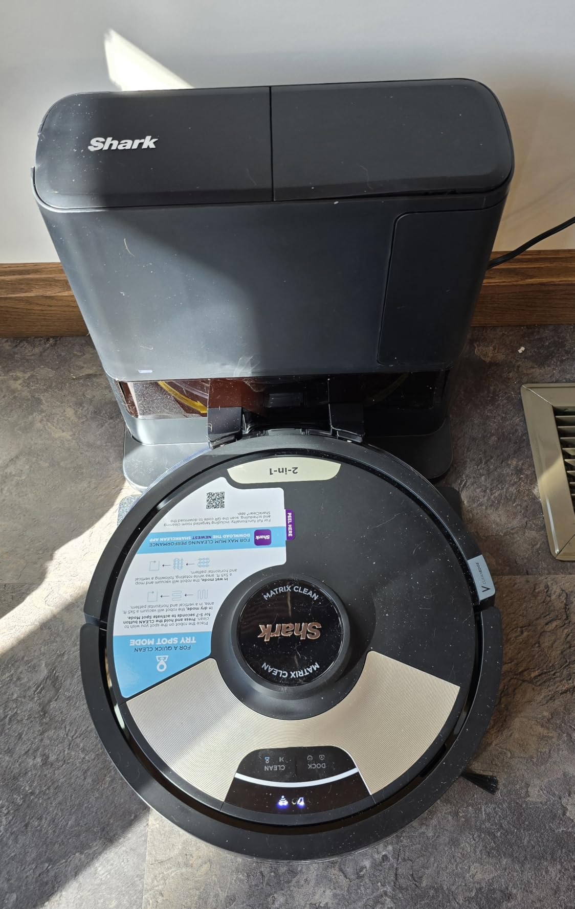 Shark Matrix Plus | 2-in-1 Robot Vacuum & Mop for Carpets & Hard Floors | Sonic Mopping & Powerful Suction for Pet Hair | Self-Empty Base | 60-Day Capacity | HEPA | LiDAR Nav | Black/Gold | AV2610WA customer photo 1